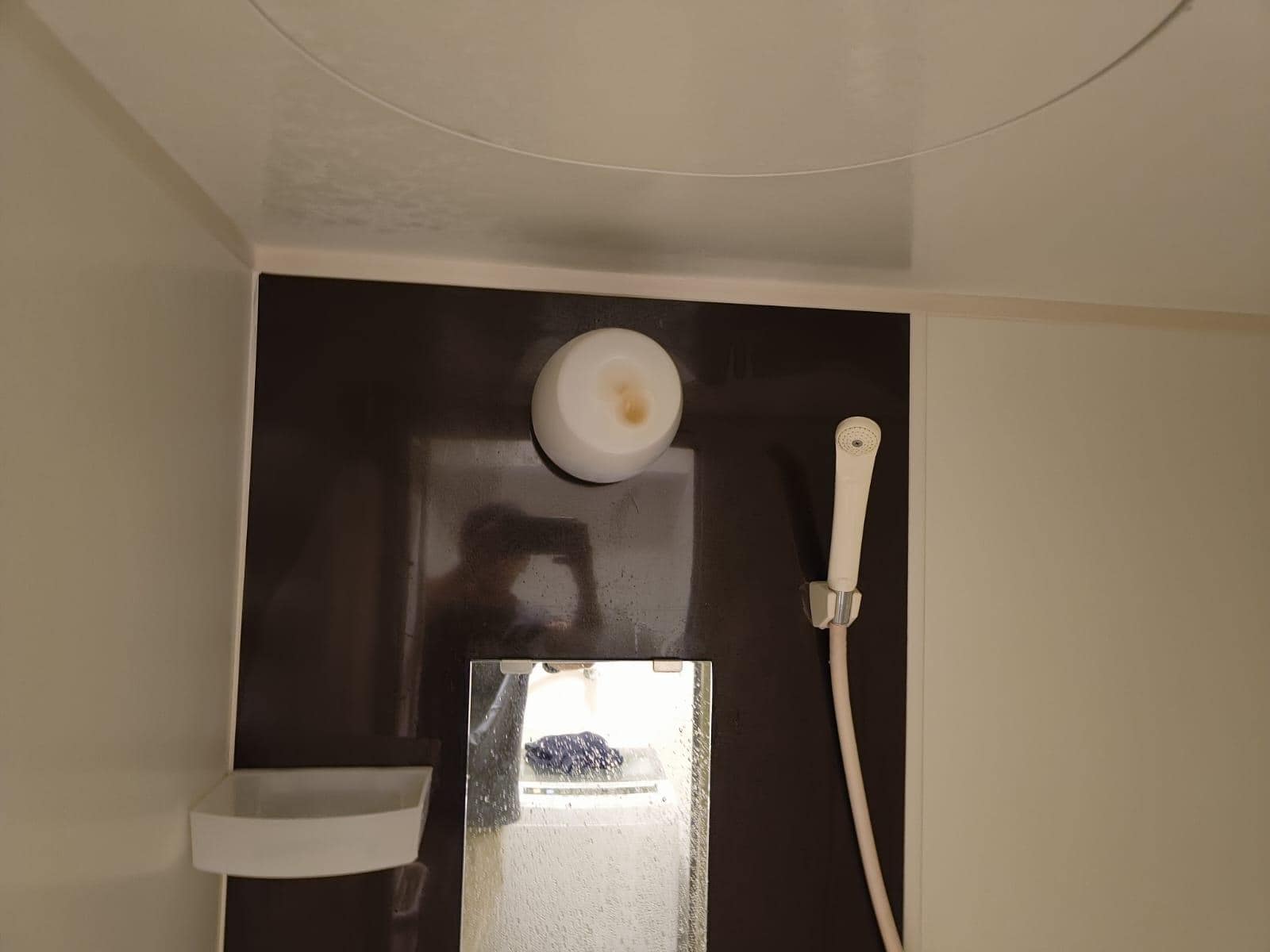 baño viejo y oxidado