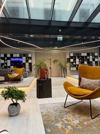 Lyxigt och fantastiskt ! Rum med fungerande AC sÄ svalt och skönt. Frukost superb, lyxa att fÄ pressa sin egen apelsin/grape Juice