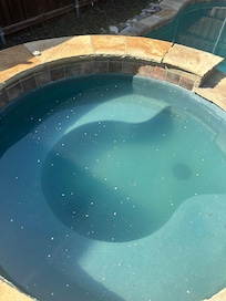 Hot tub was dirty not able to use upon arrival.