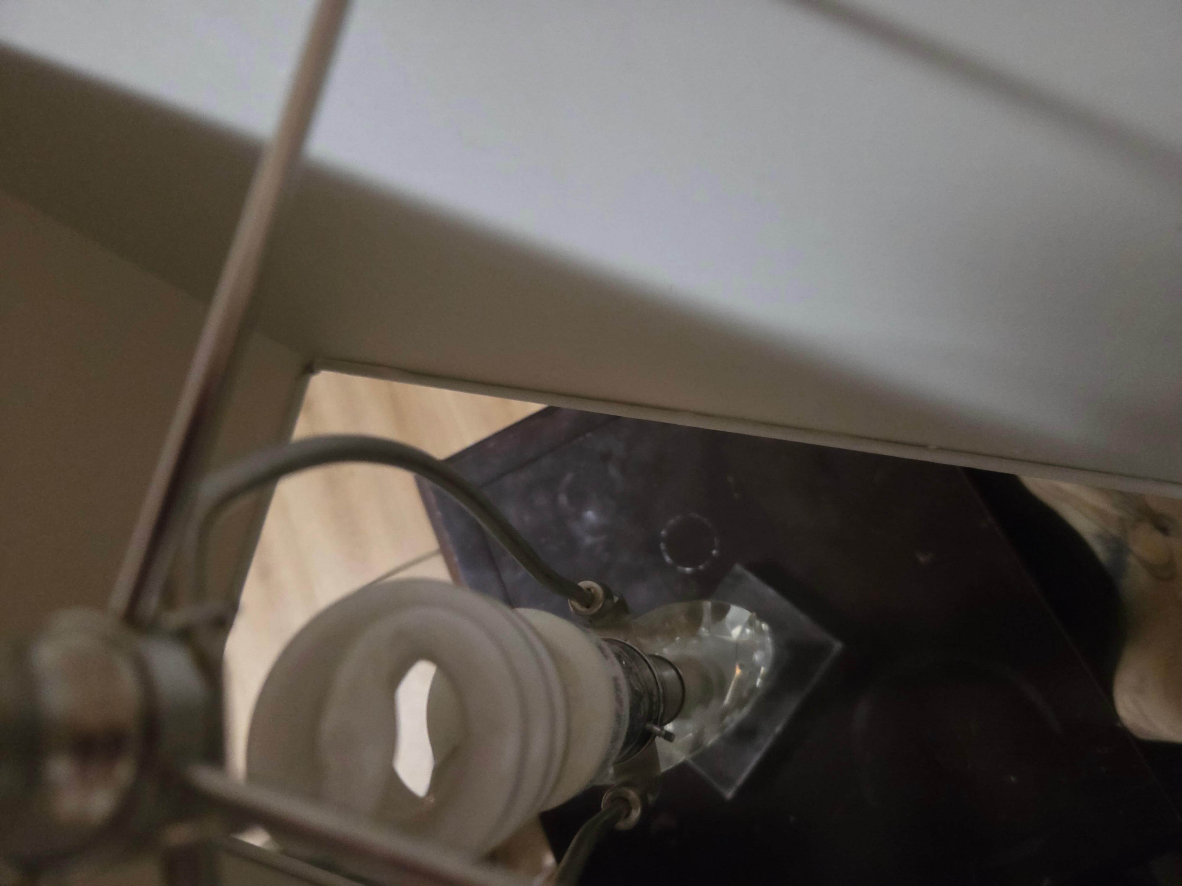 Broken lamp, no on/off hadle