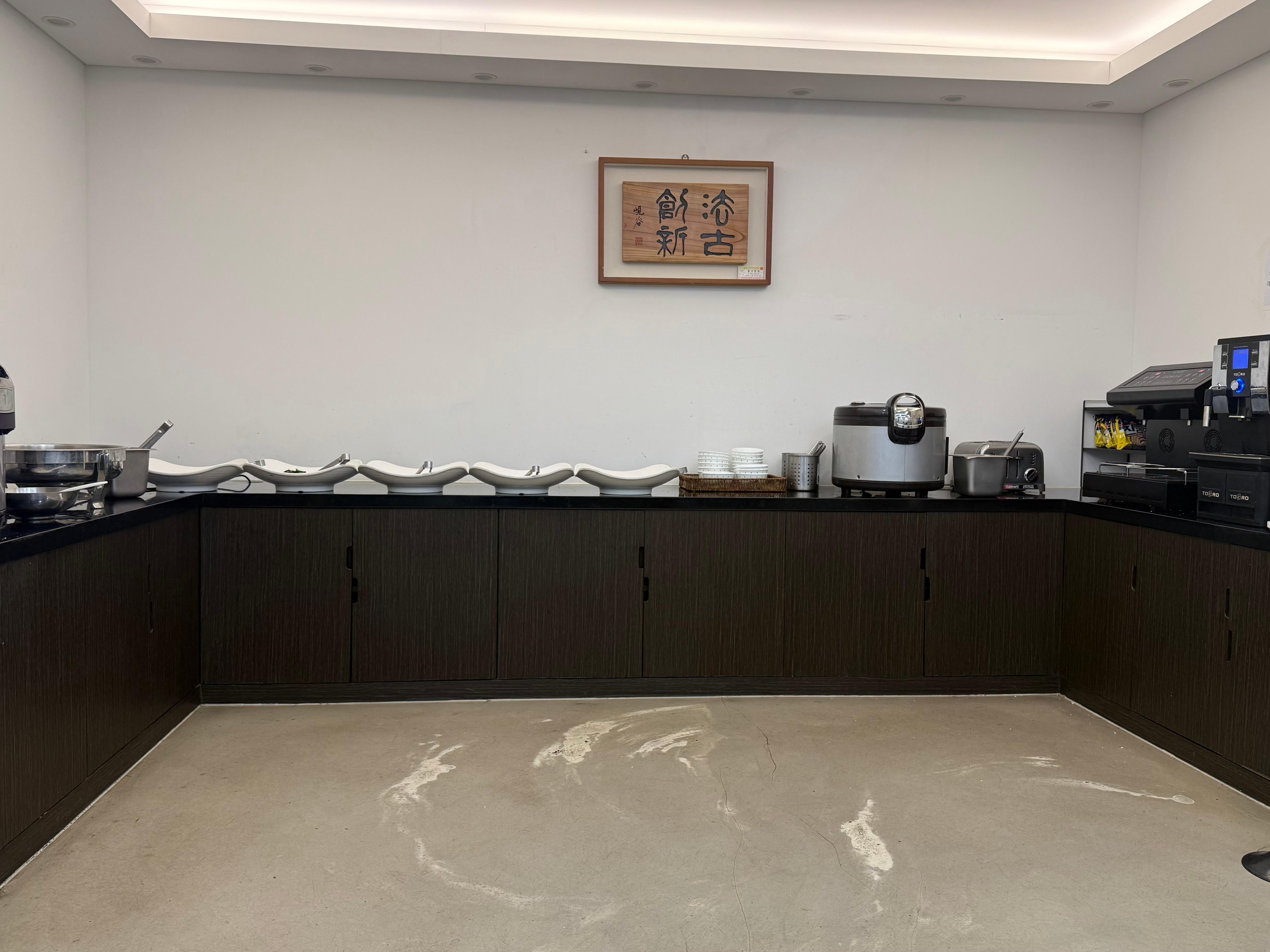 Breakfast: rice, bulgogi, kimchi, 4 types of various Banchan and soup. Instant ramen station. Toaster with bread and jam and coffee machine. 