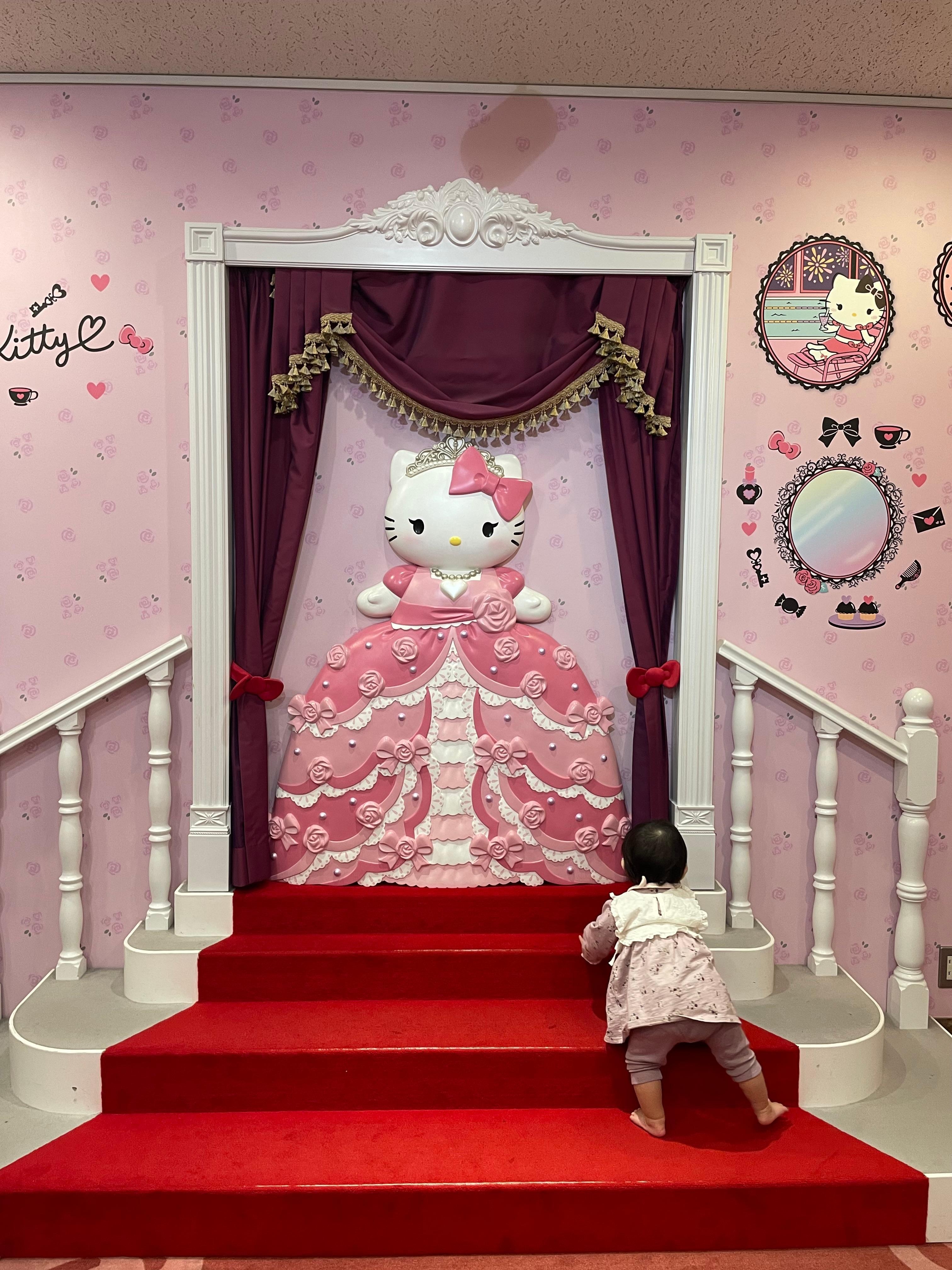 サンリオのフォトスポットがあり、お子様連れに人気のようでした。キャラクタールームも泊まってみたかったです。