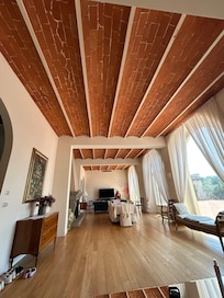 Main living room with high bricked ceiling