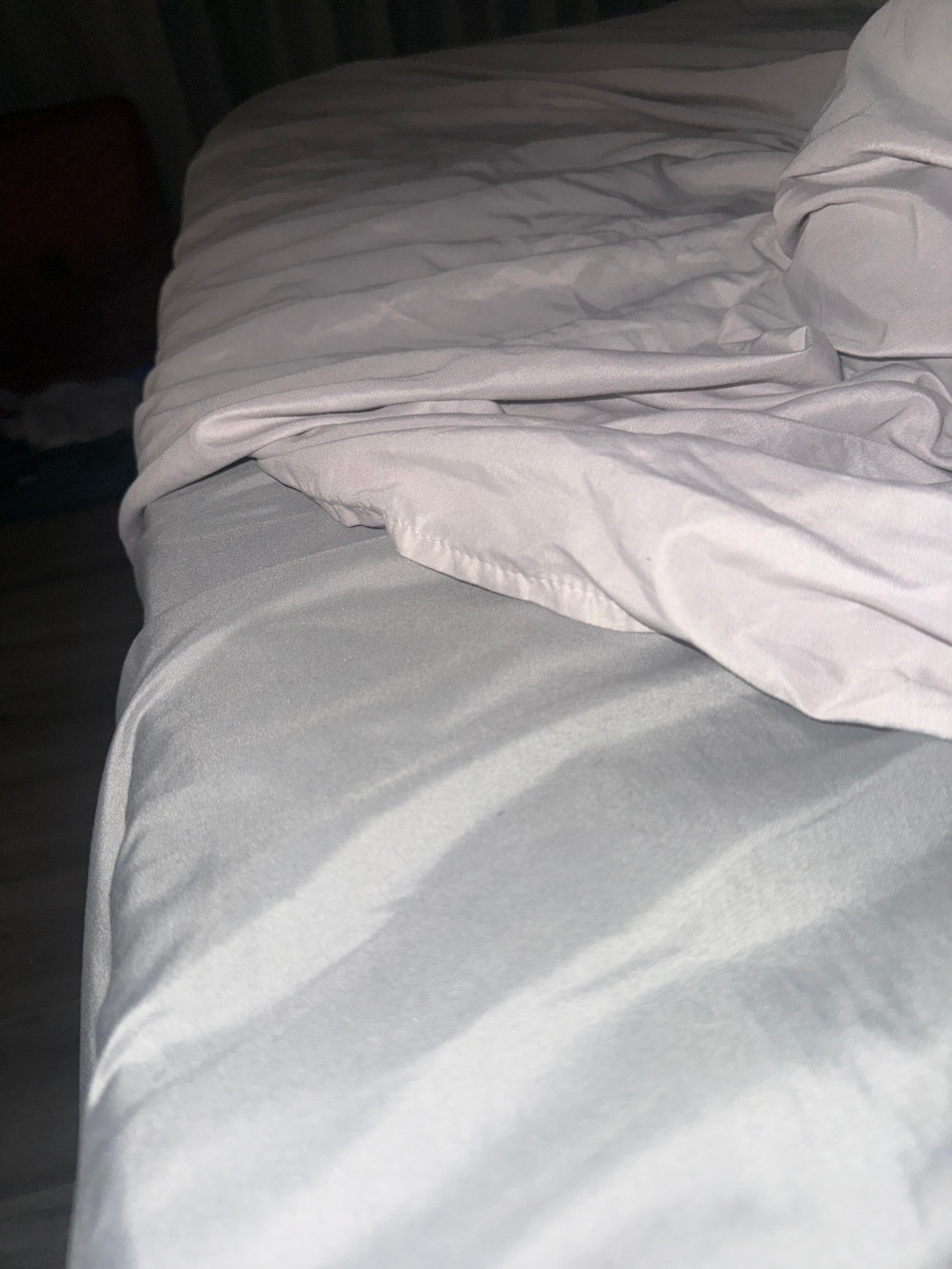  No cover,just sheets.