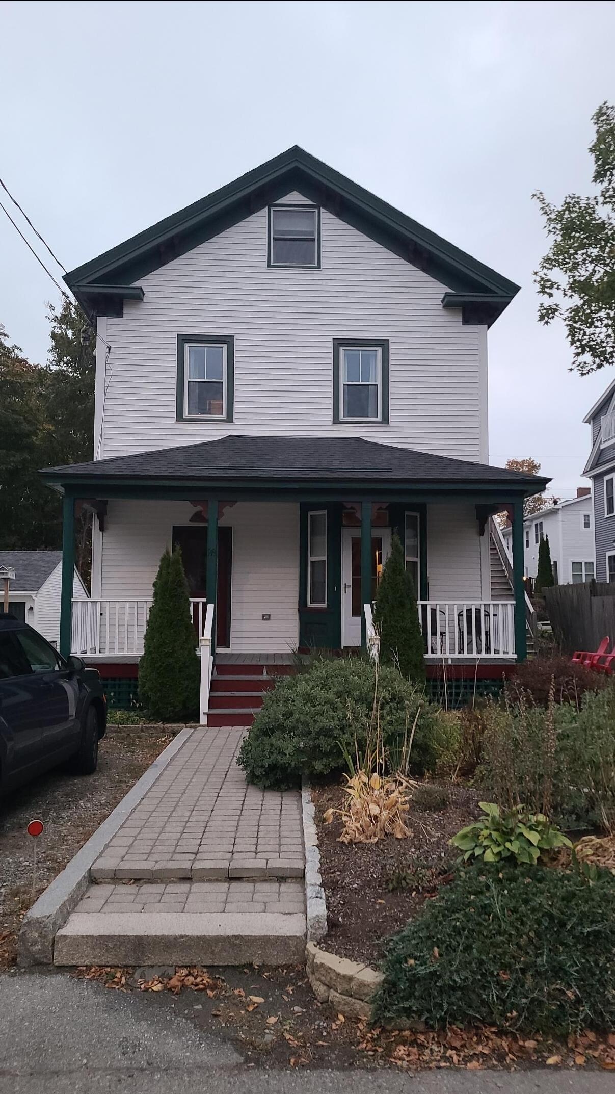 Front view of property.