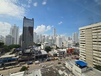 Vista de la habitación en el día.
