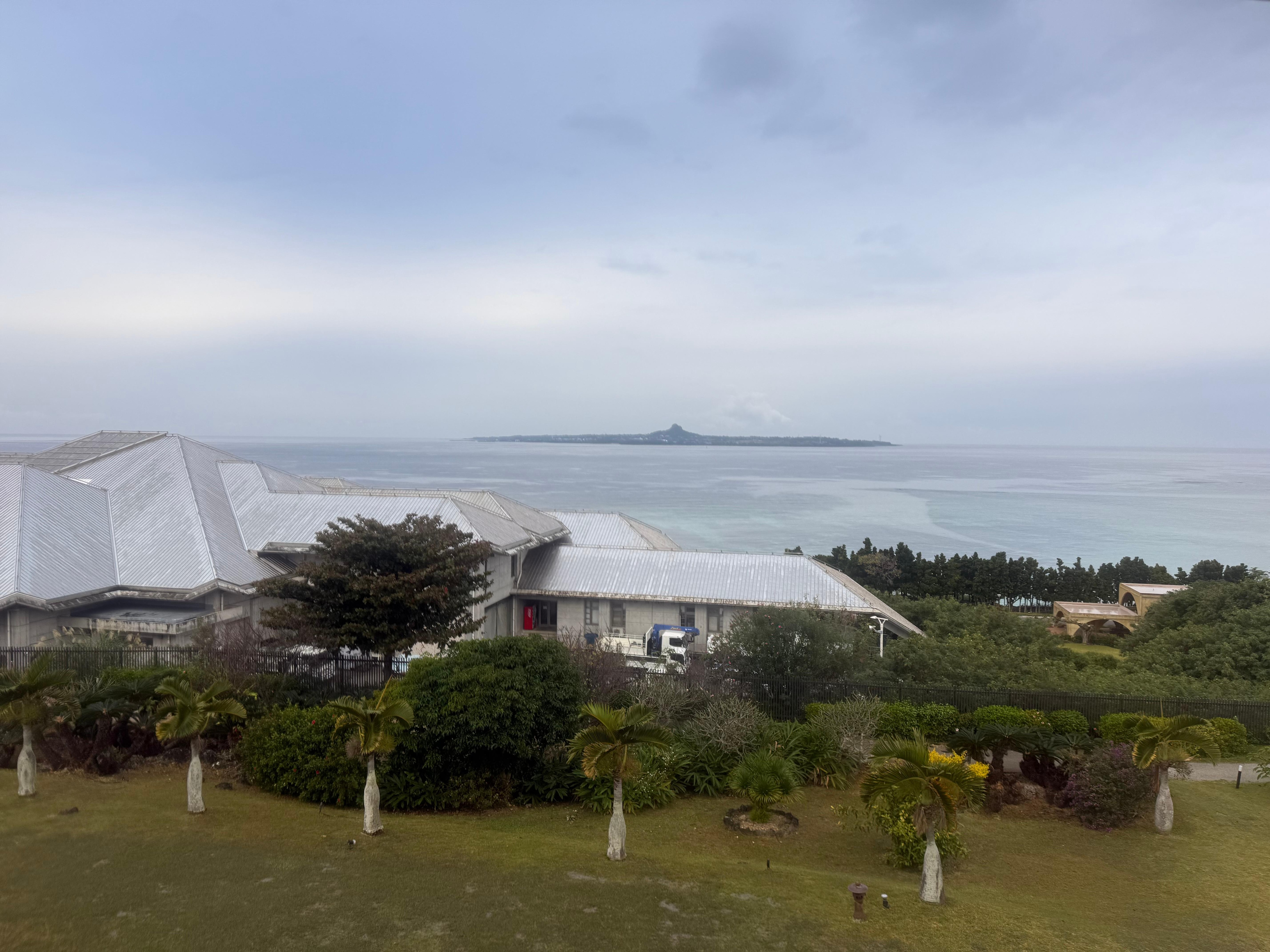 部屋からの眺め、曇りの朝。