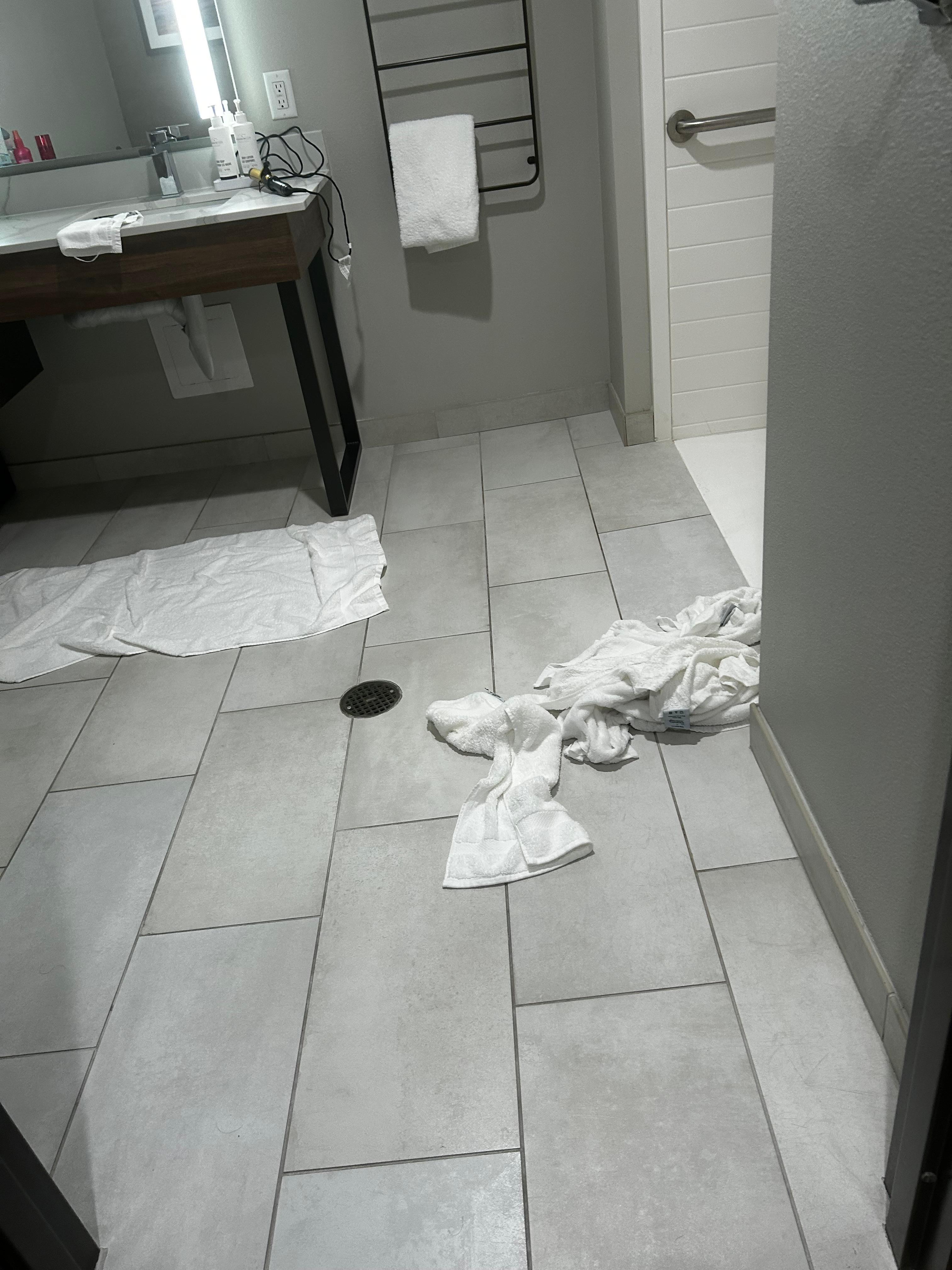 Rome not clean water on floor from shower