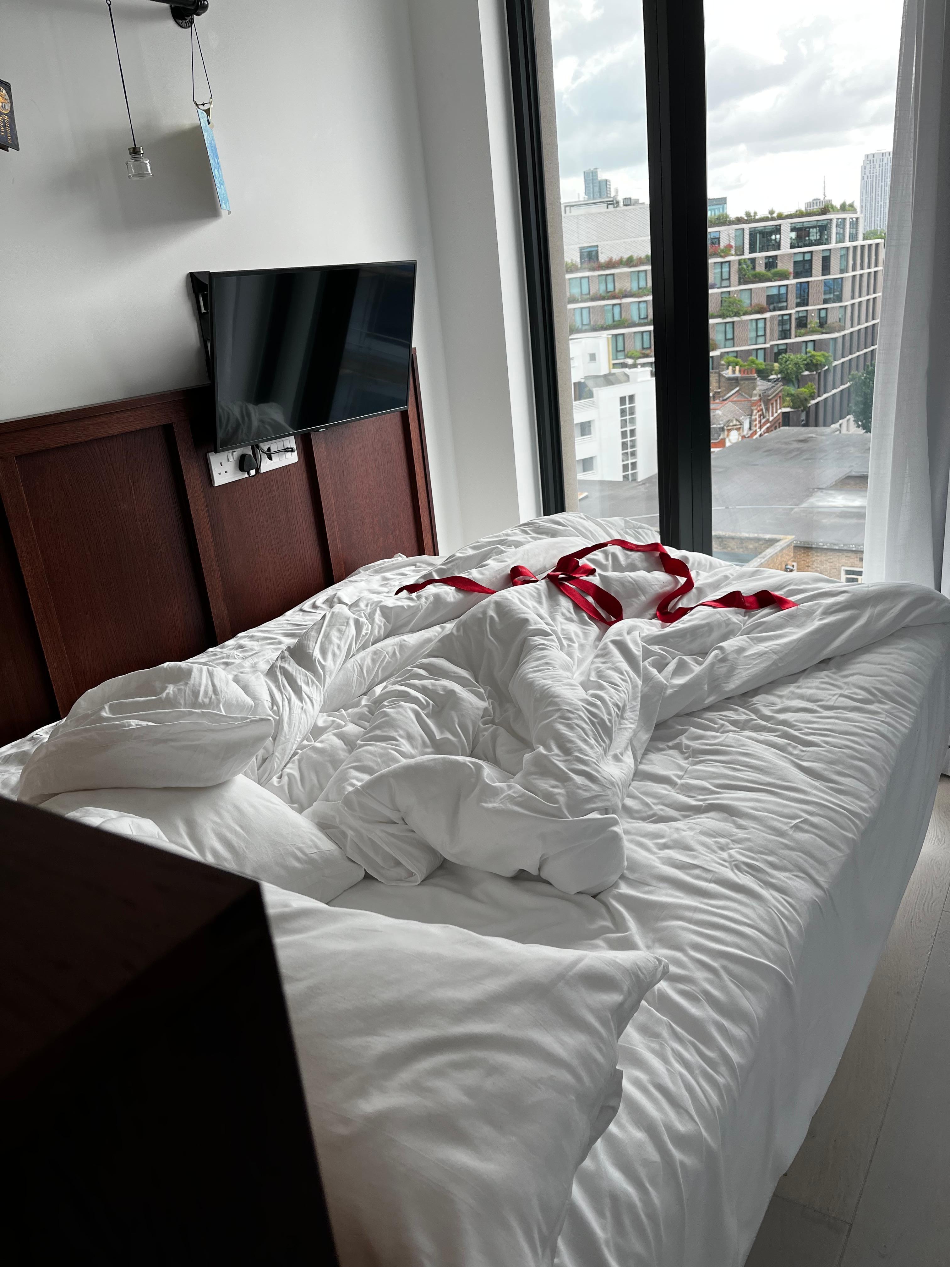 Small bed not as on pictures of lovely room!