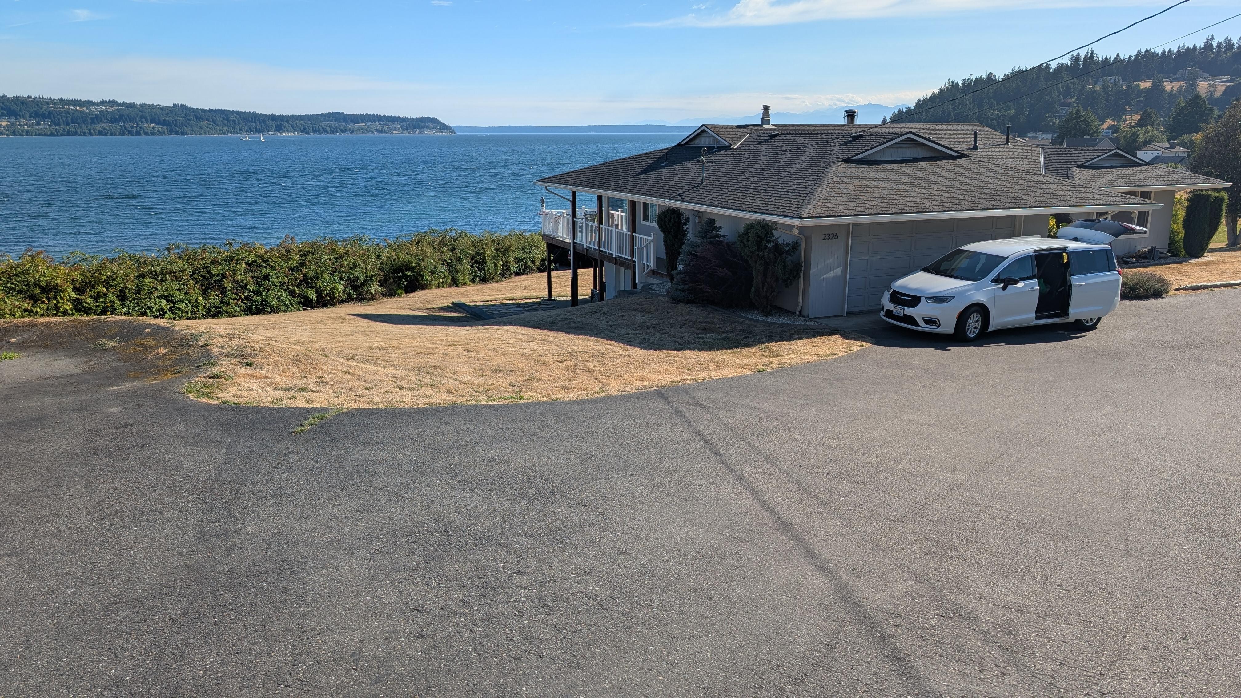 Approach to home gives a taste of the views beyond.