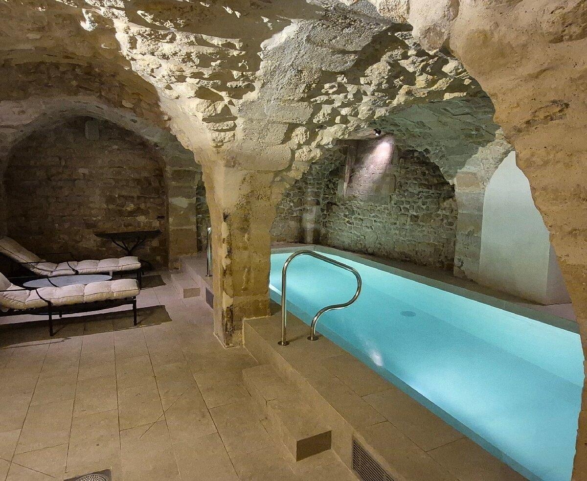 Gorgeous pool to relax after a busy day 