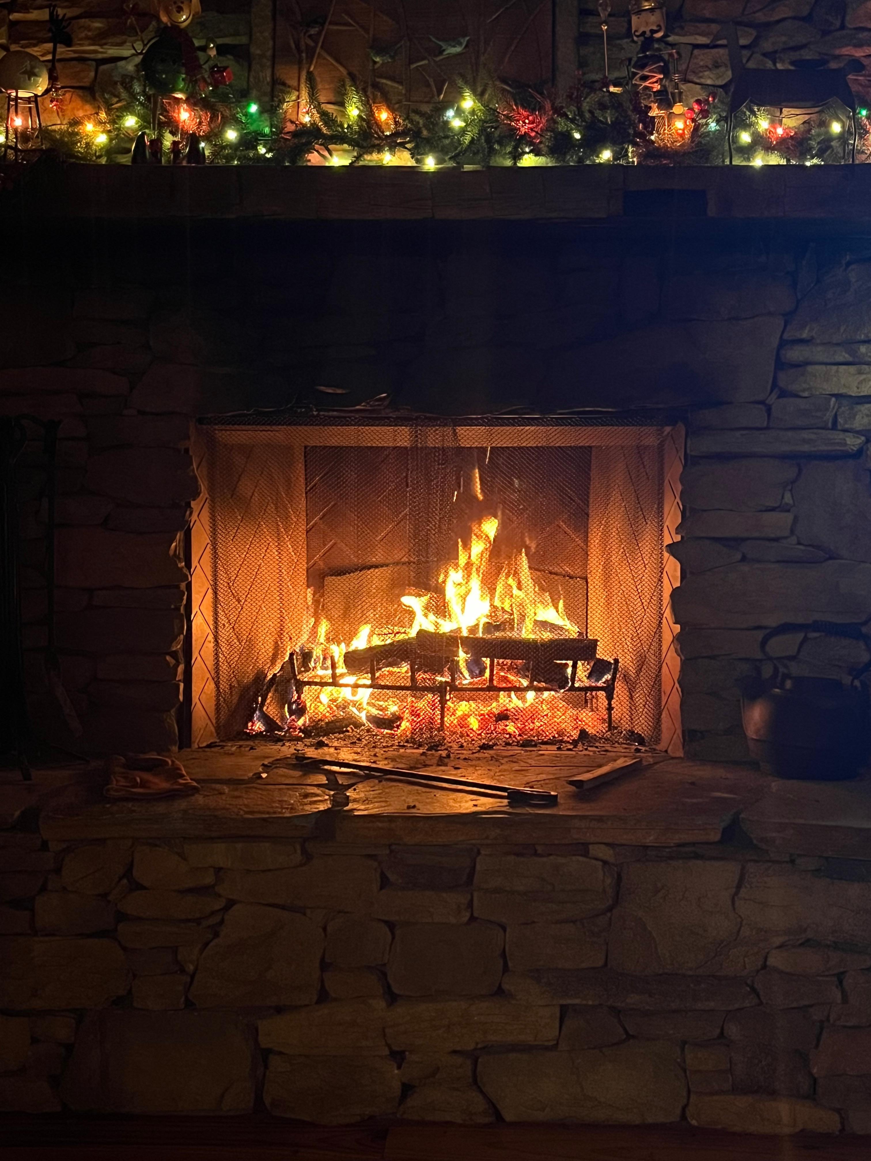 Did I mention the fireplace? 🔥🔥🔥