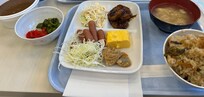 無料のビュッフェ朝食。