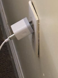 Loose plug outlet