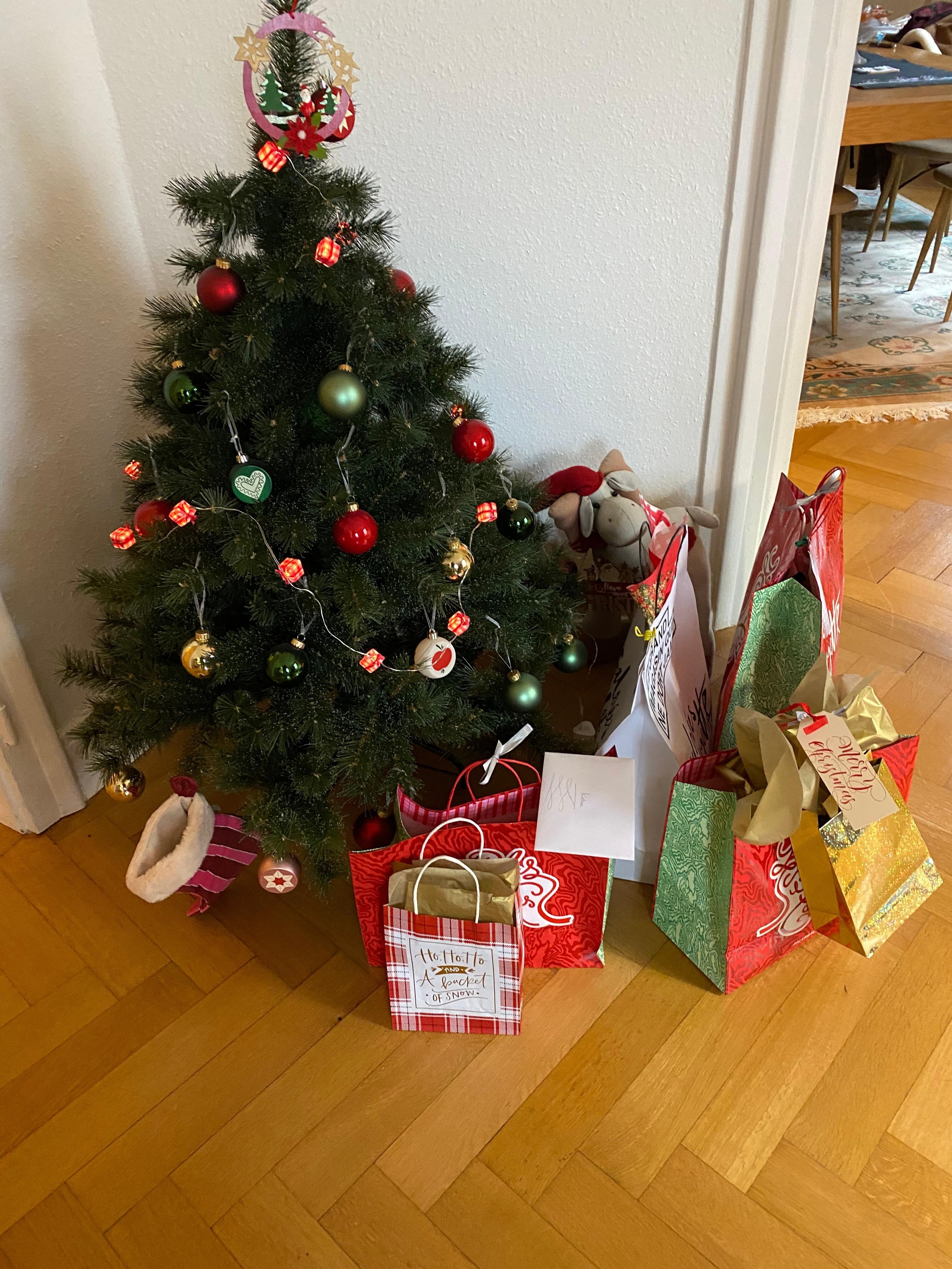 The large kitchen and apartment was so nice. We had friends from Stuttgart who came to visit. 
