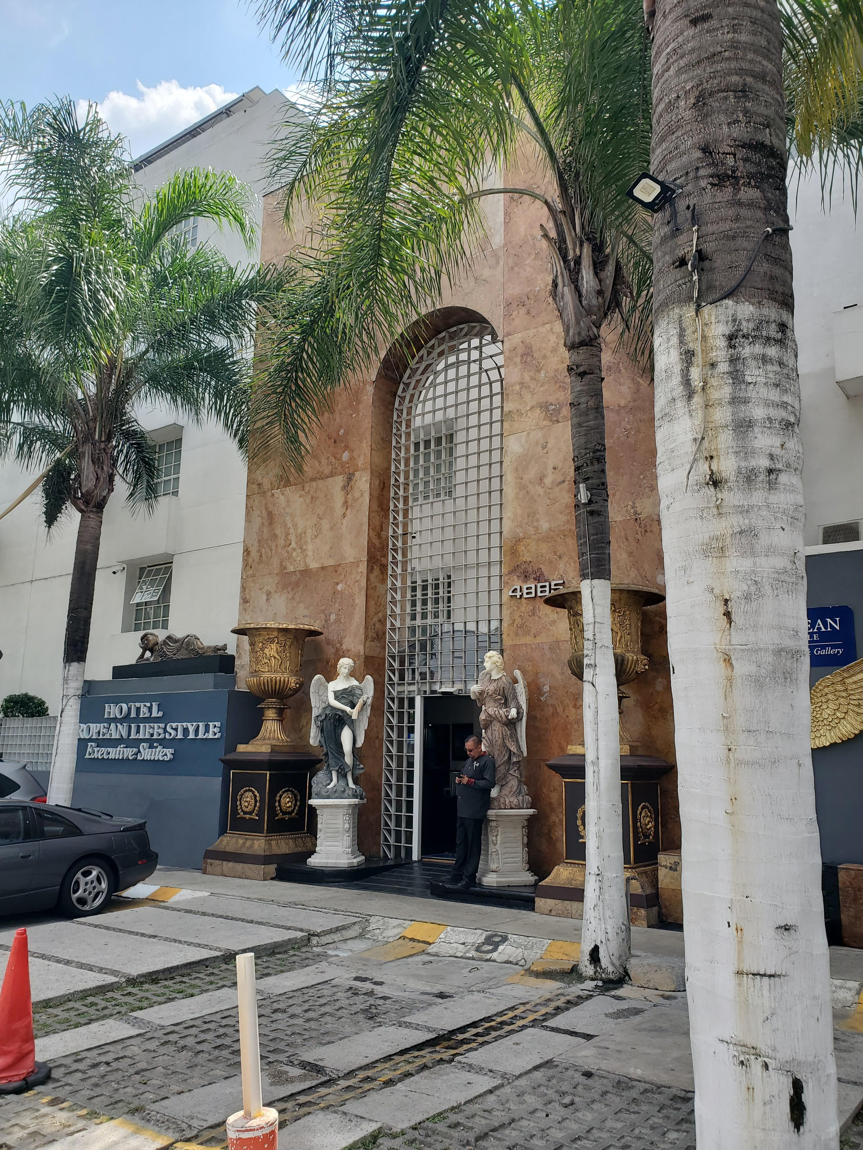 Main entrance/Entrada principal👋