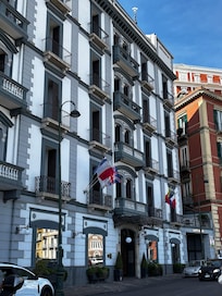 Front of Grand Hotel Parkers