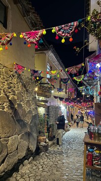 Street to NUNA SUMAQ at night