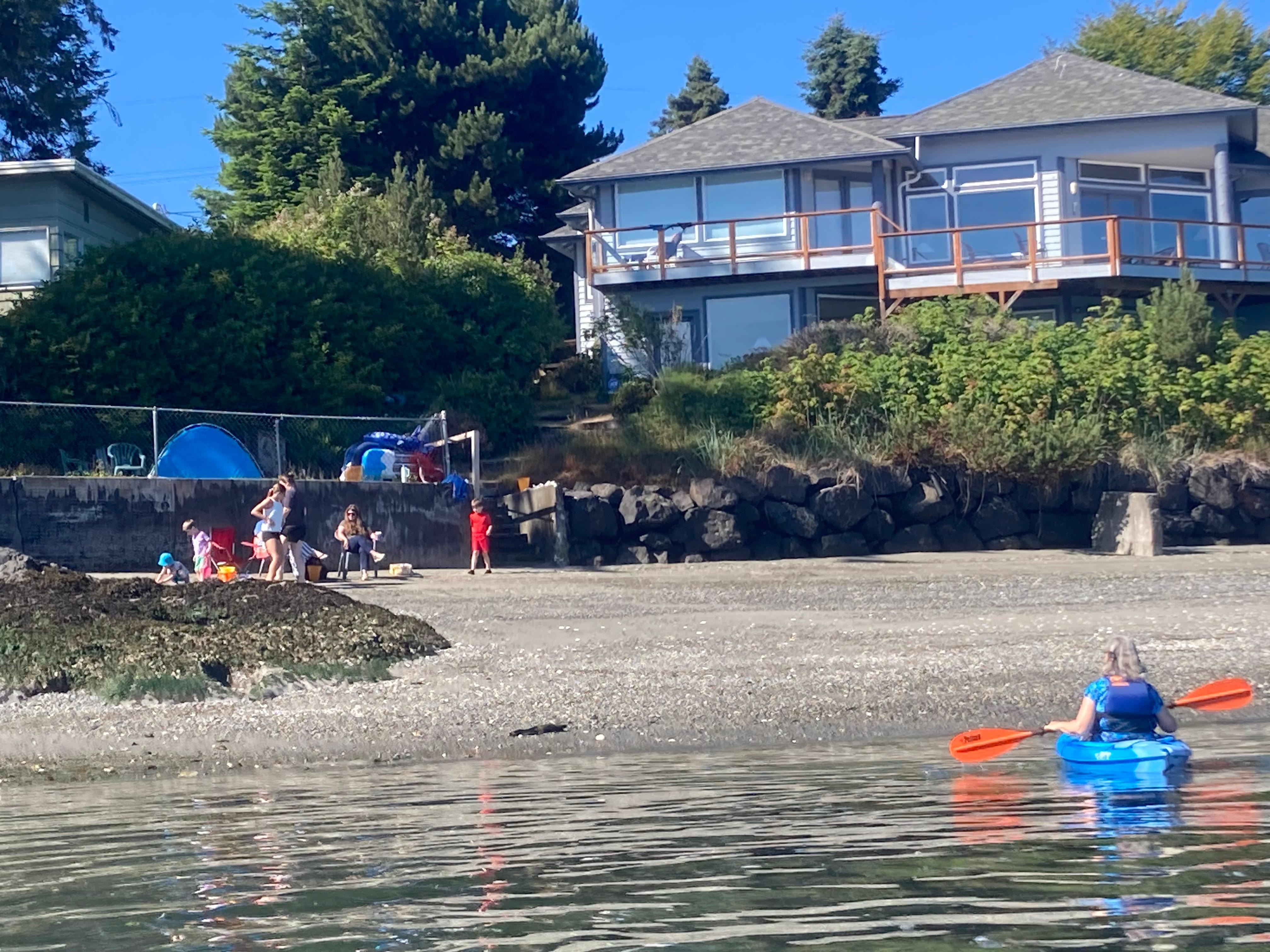 When we returned the rest of the family was arriving for our day on the beach.