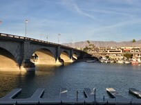 London Bridge - Nice Park nearby.