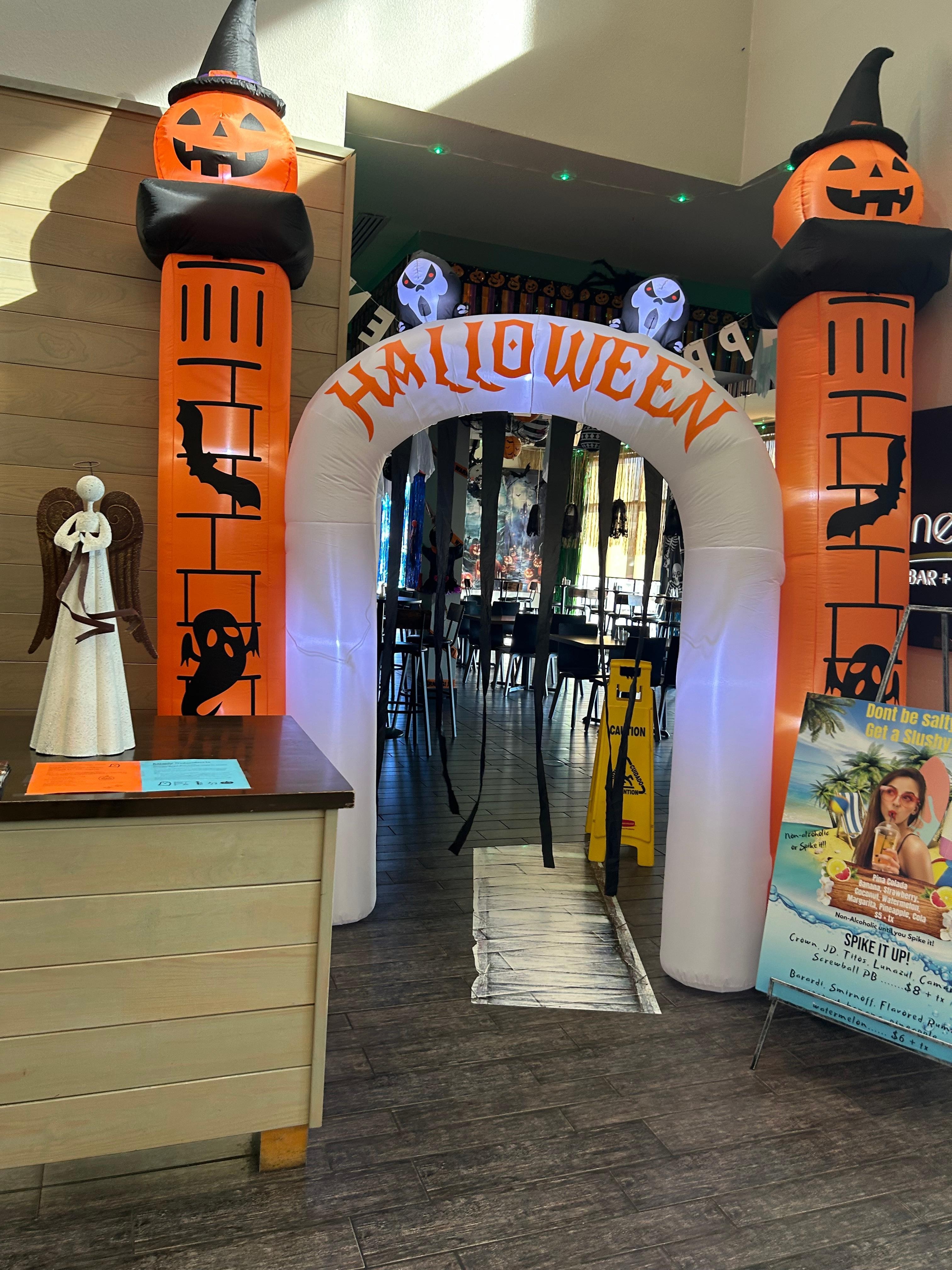 Last evening for the cafe Halloween Deco but very festive 