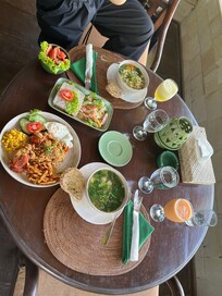 ランチをルームサービスしました!