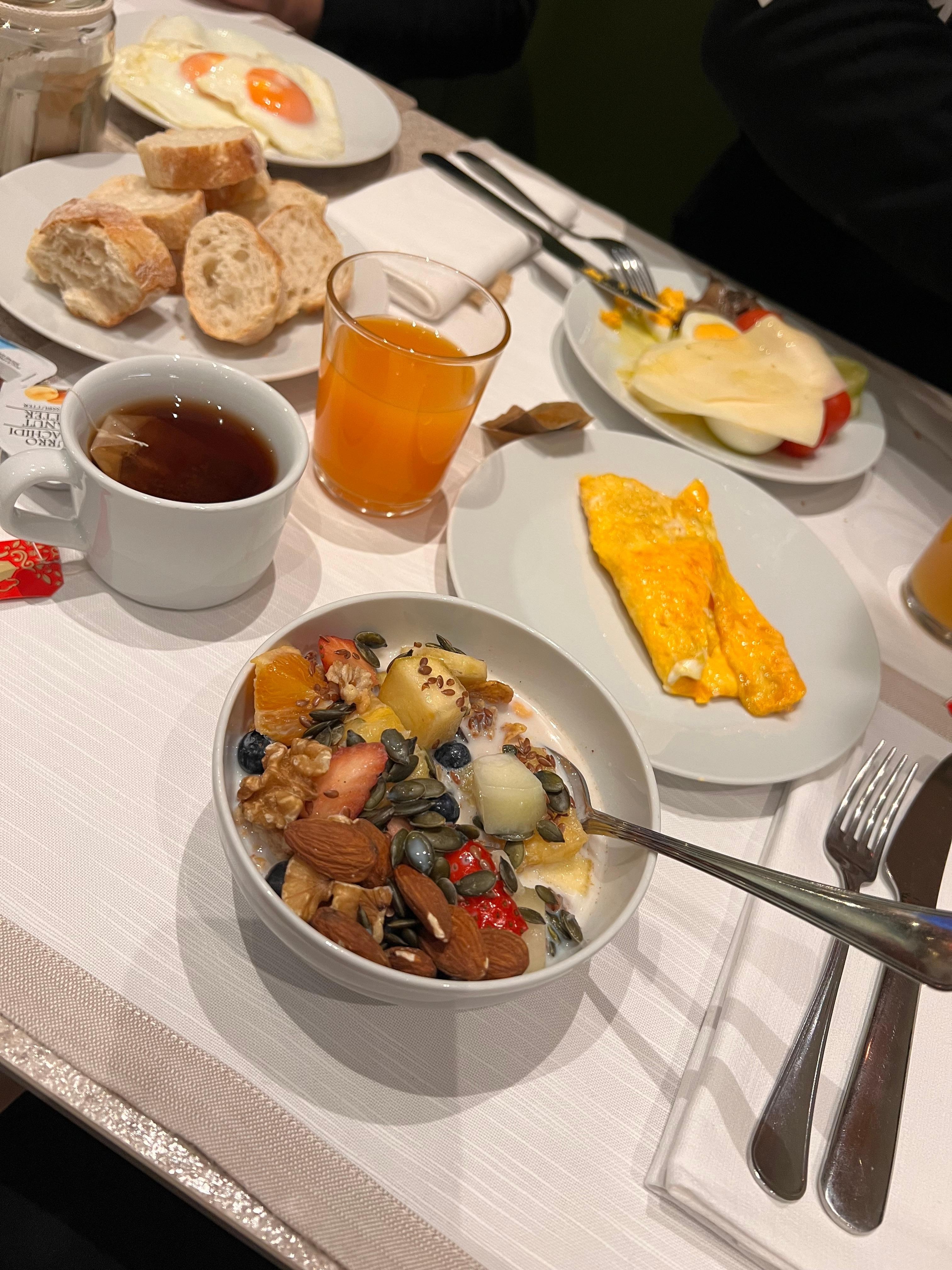 Kahvaltı çok iyiydi omlet yaptılar kişiye özel mükemmeldi 