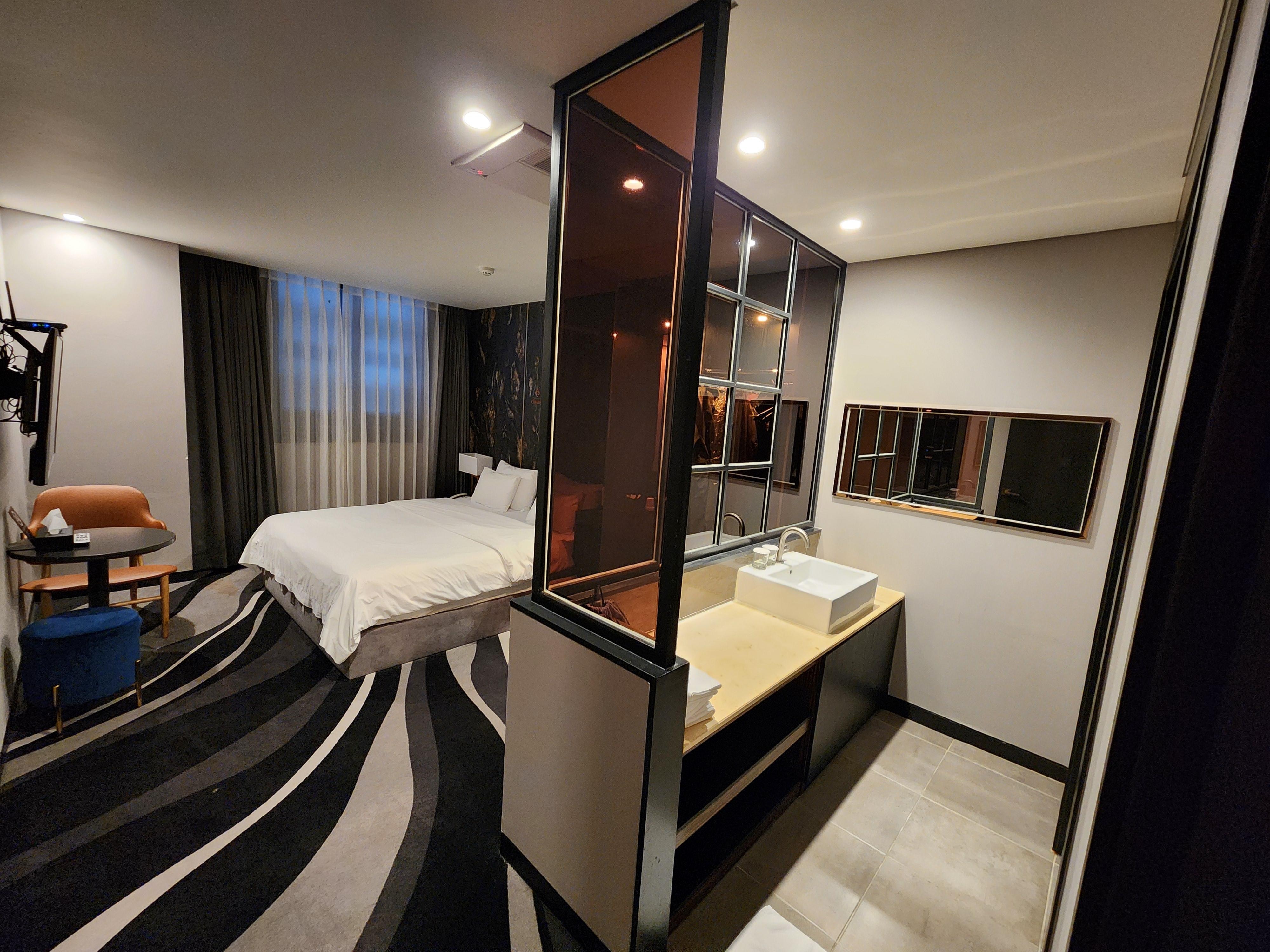 샤워실 및 세면실 포함 객실 전체