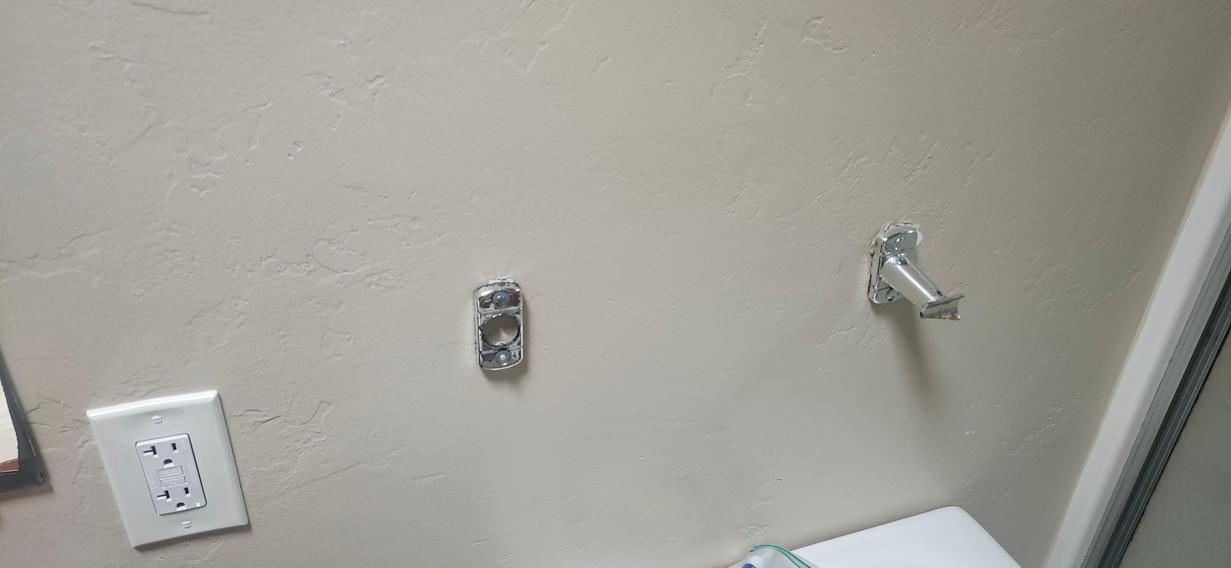 Broken twel rack in bath