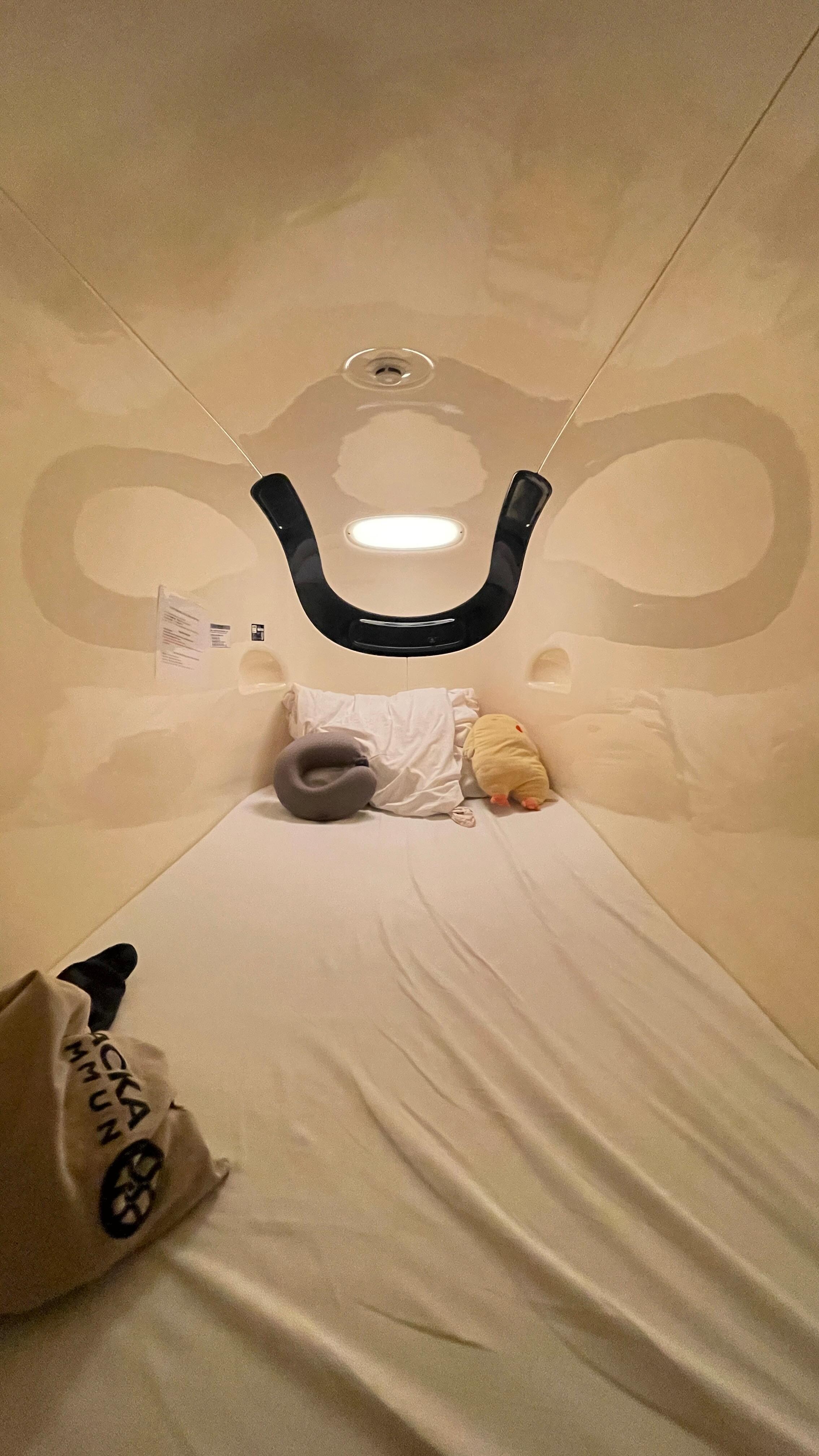 The capsule are higher than I aspected. I’m 168 cm, when I sit on the capsule I have around 30 more cm before hitting the top.