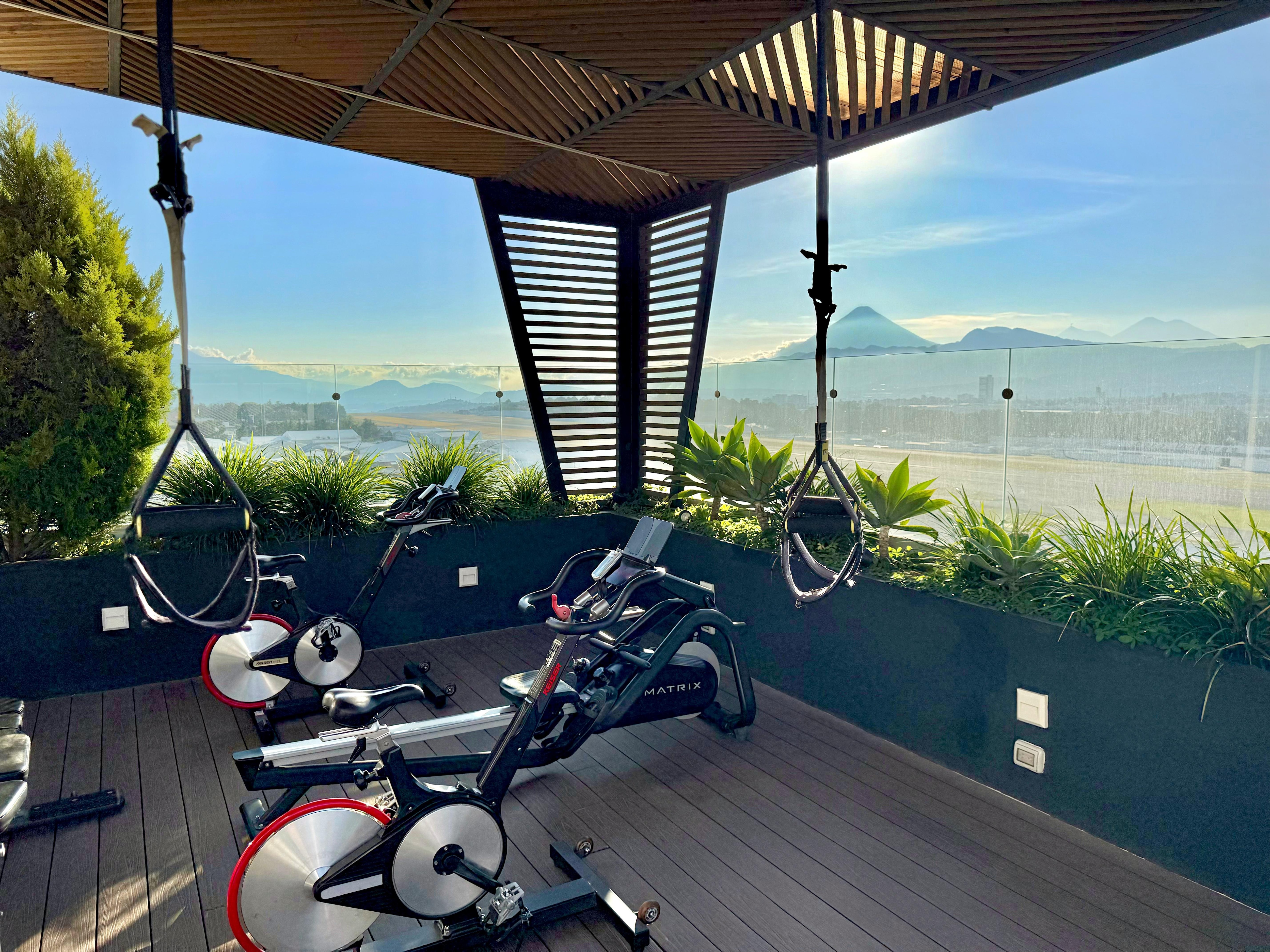 Me encantó el gimnasio con vista a los volcanes y al aeropuerto 