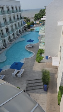A nice pool one can happen to have to oneself