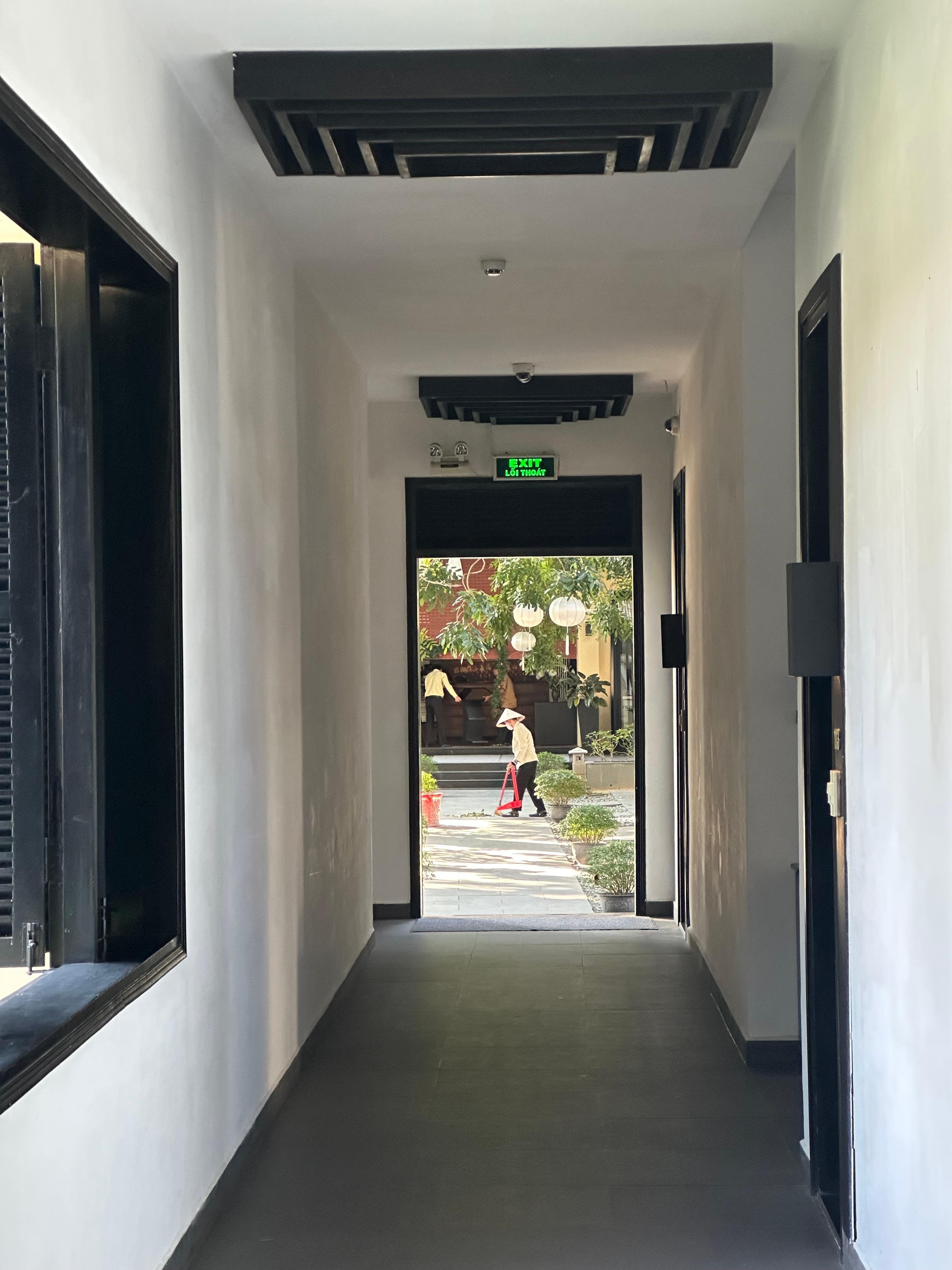 Hallway looking toward restaurant 