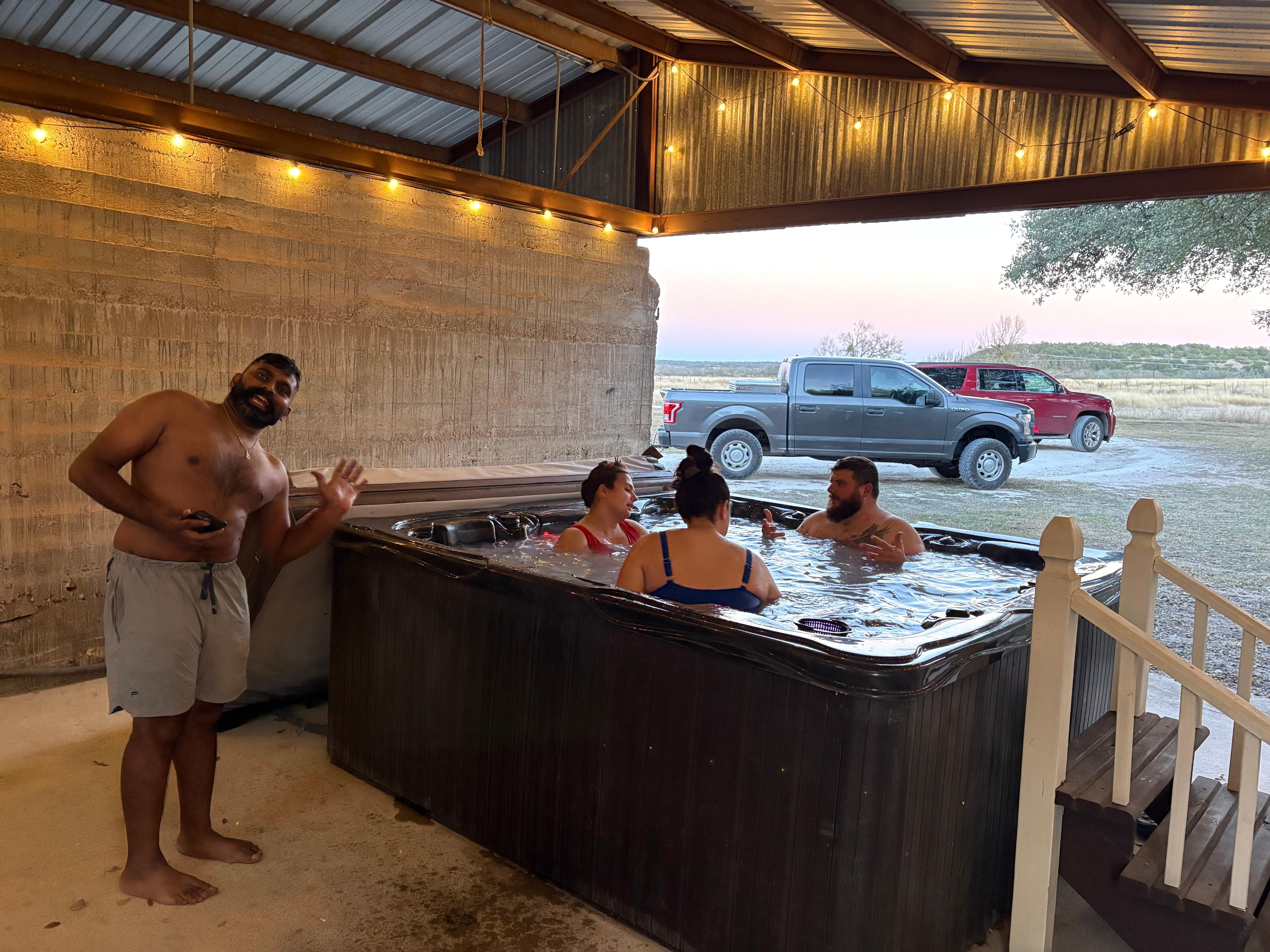 Hot Tub: fit 5 of us comfortably 