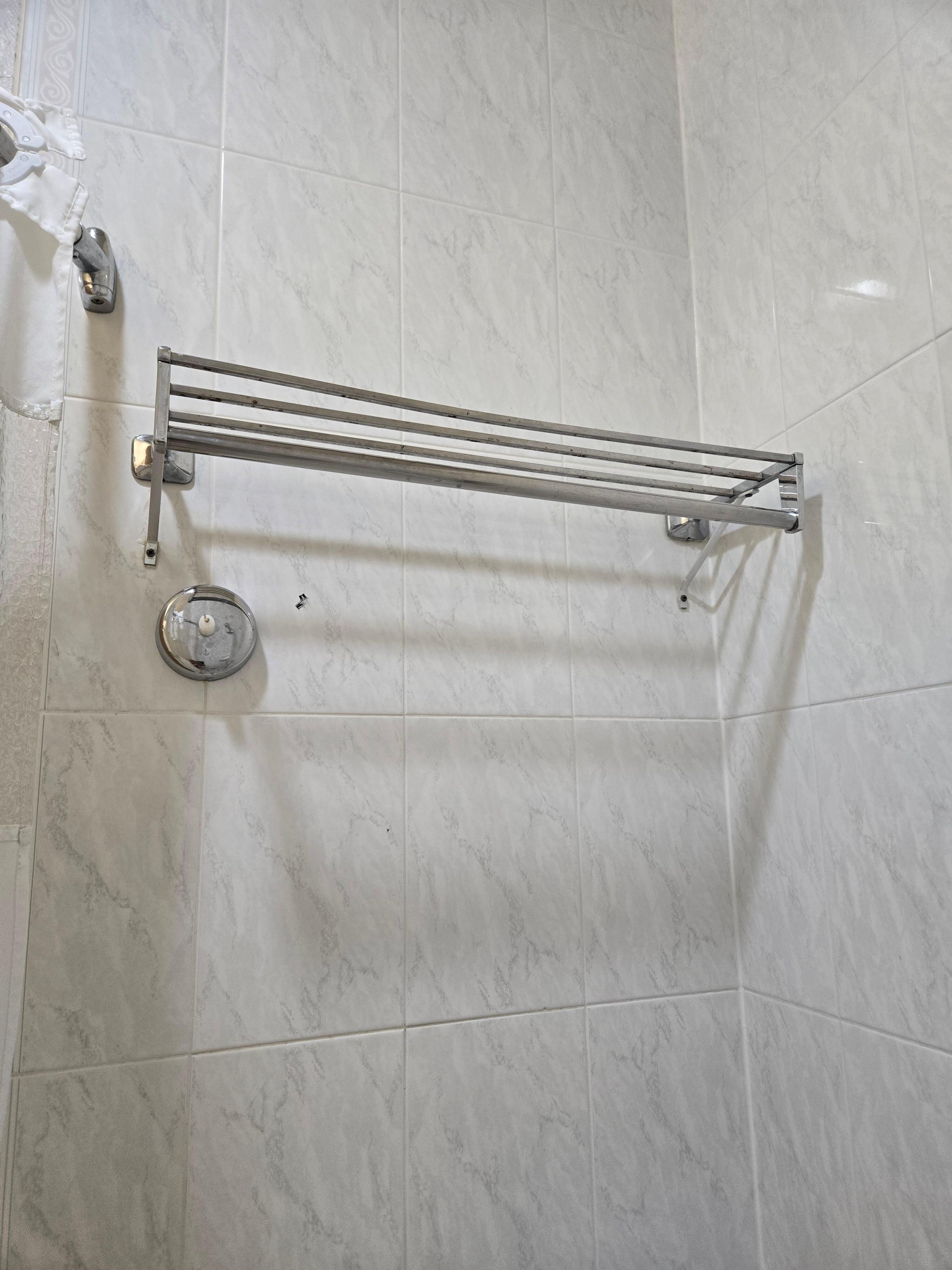 Dirty shower. Eyelash left . Obviously not a clean room.