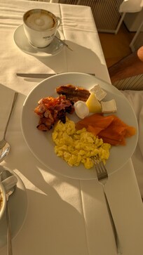 Wonderful full breakfast