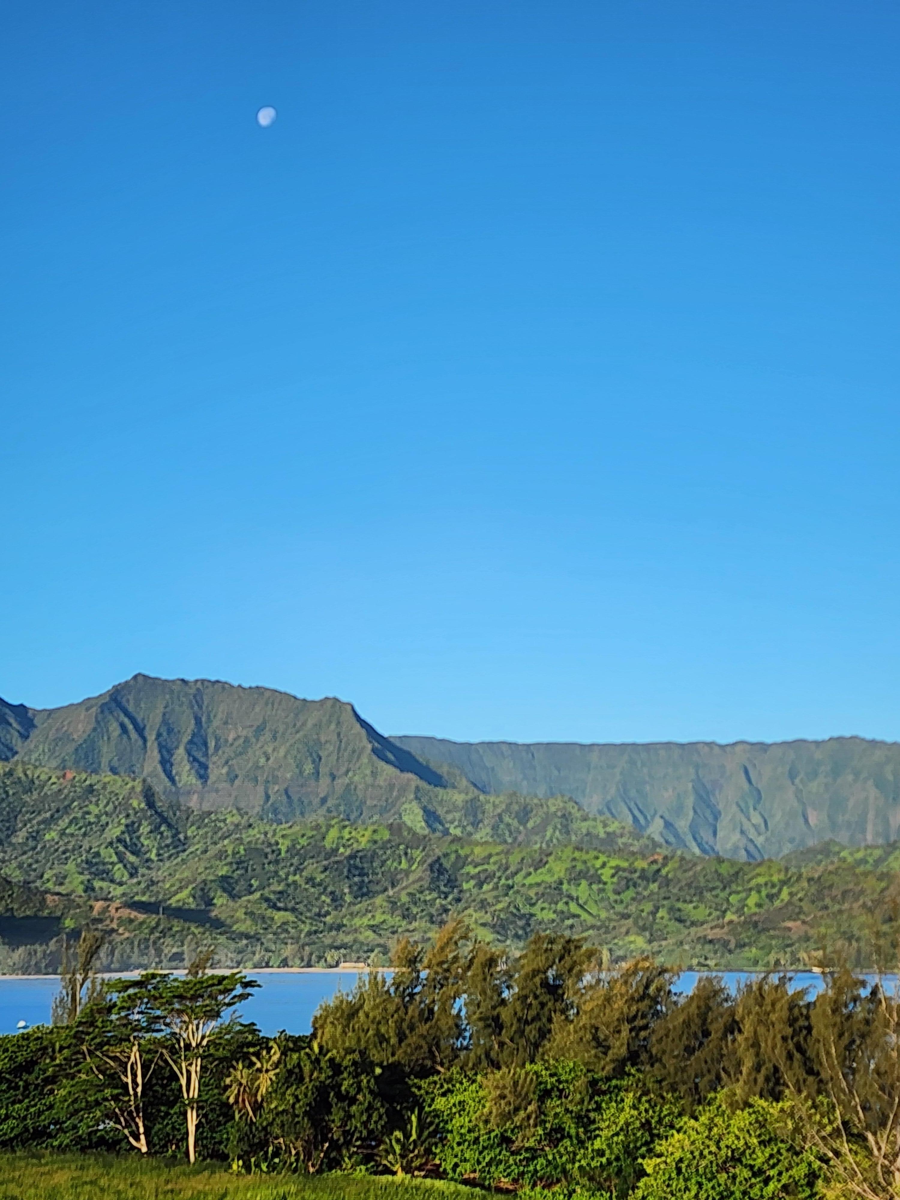 View from the lanai - beautiful moon at 6am