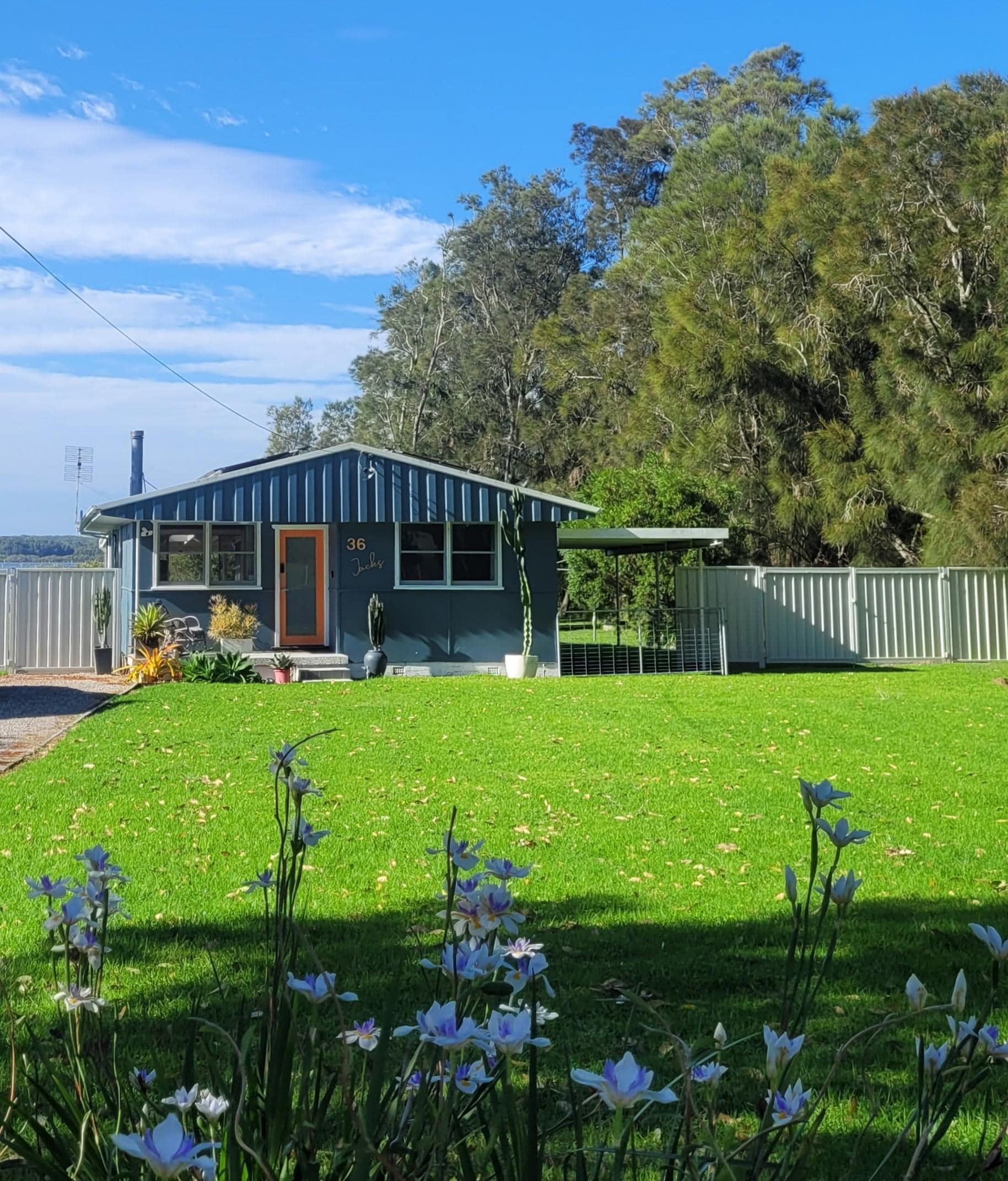 The delightful cottage by the bay