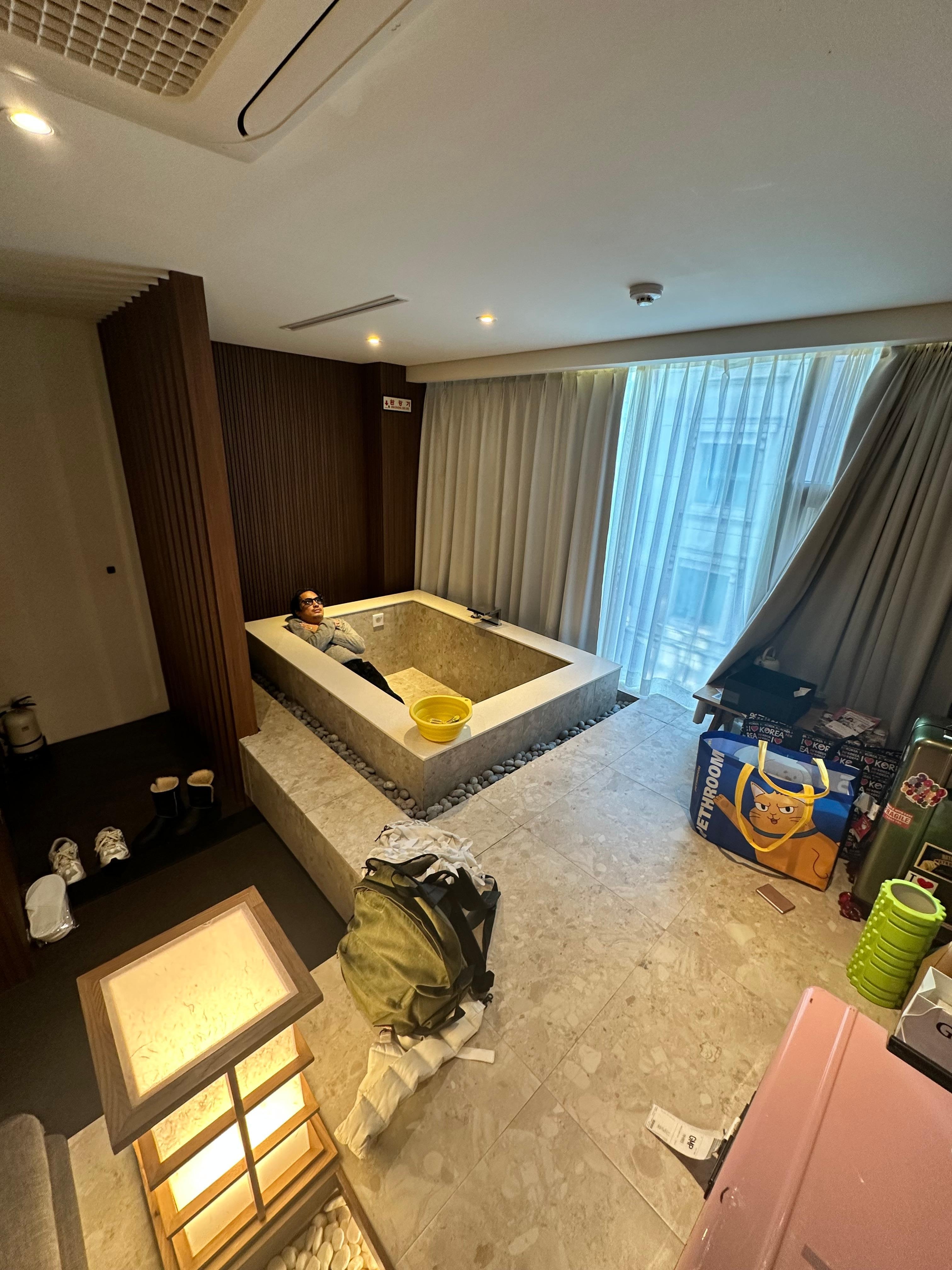 お風呂の周りの床は暖かいです。