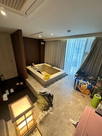 お風呂の周りの床は暖かいです。