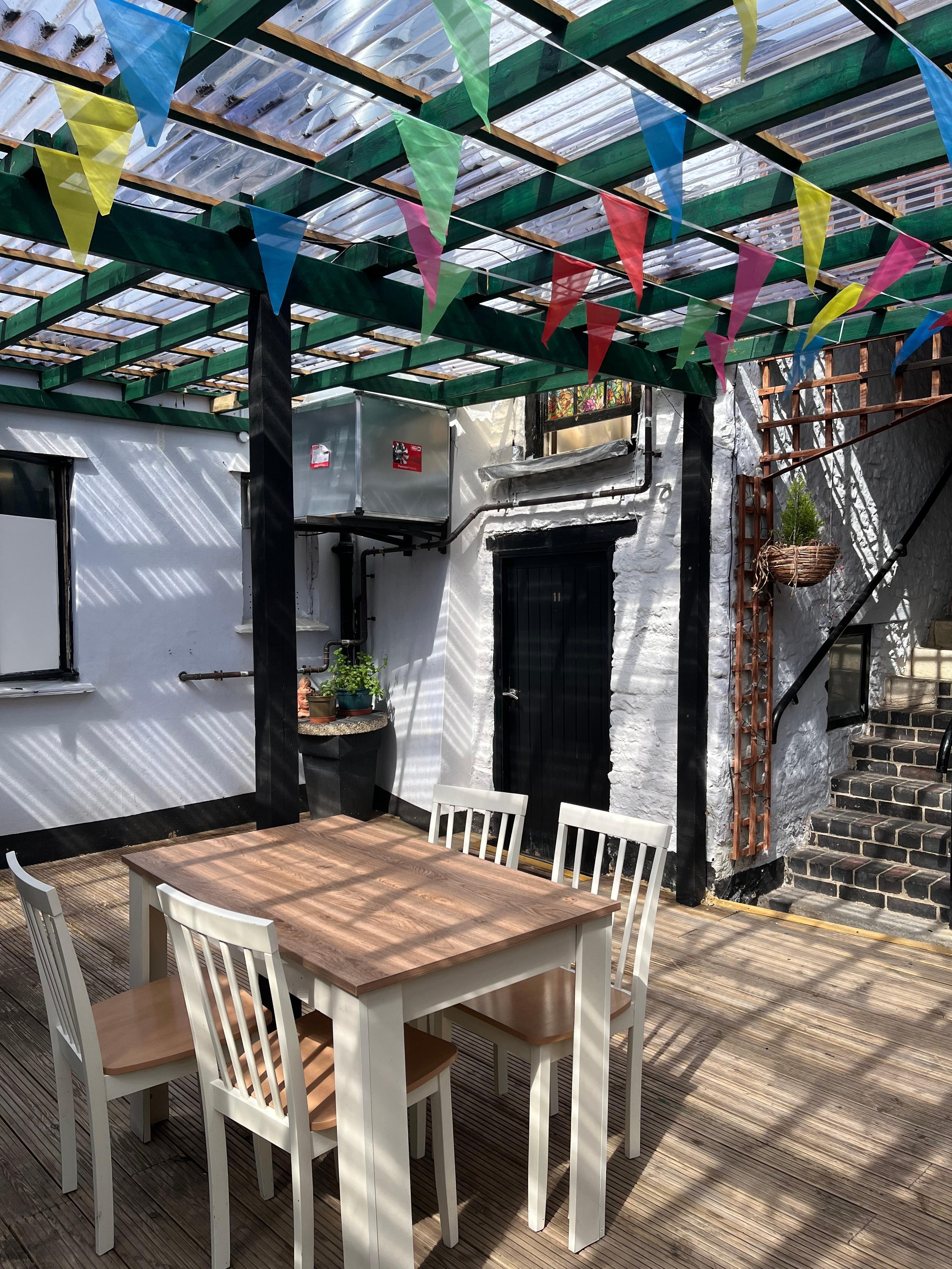 Courtyard/room entrance