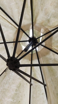 Kaputter Sonnenschirm