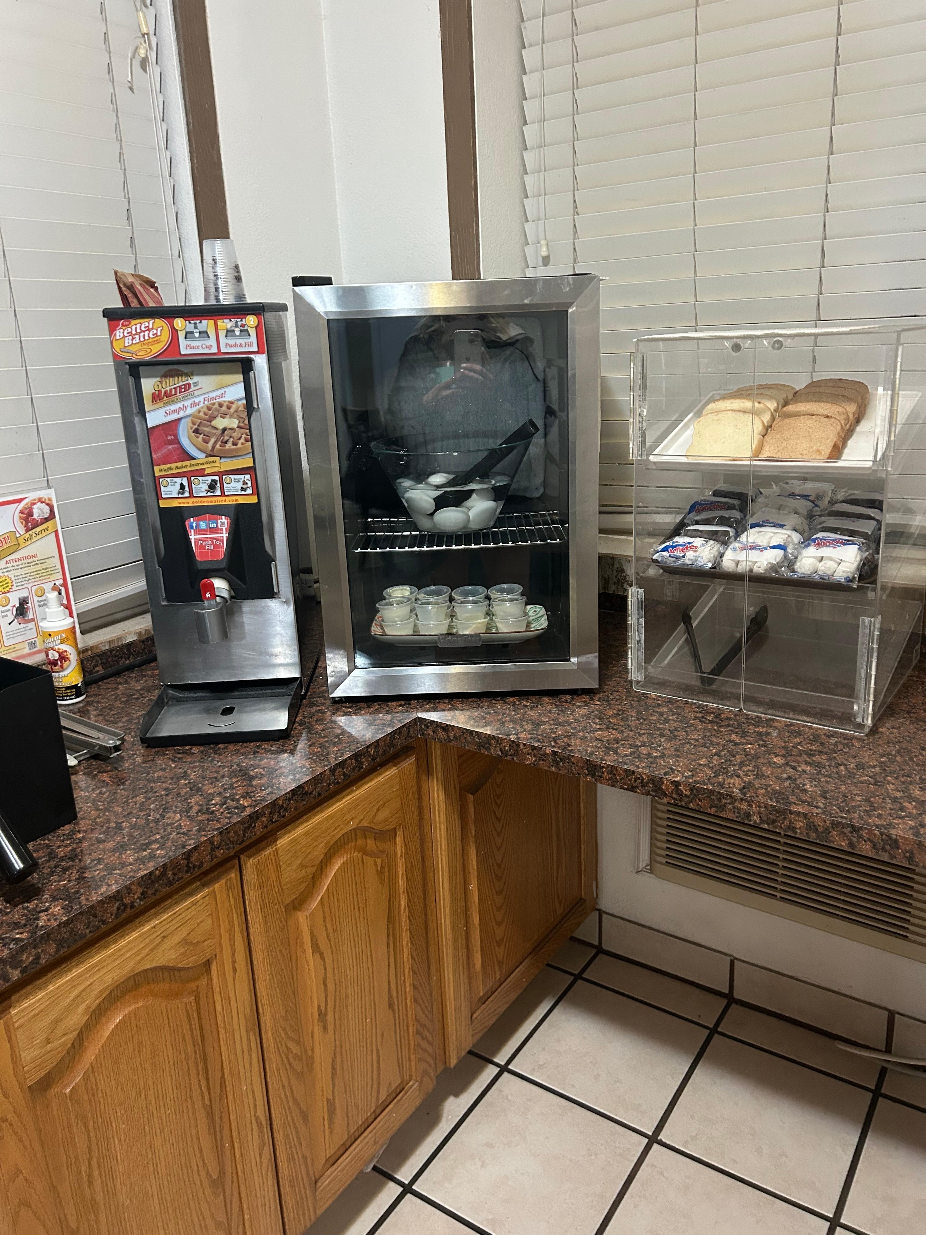 Poor selection, cold coffee and nothing healthy