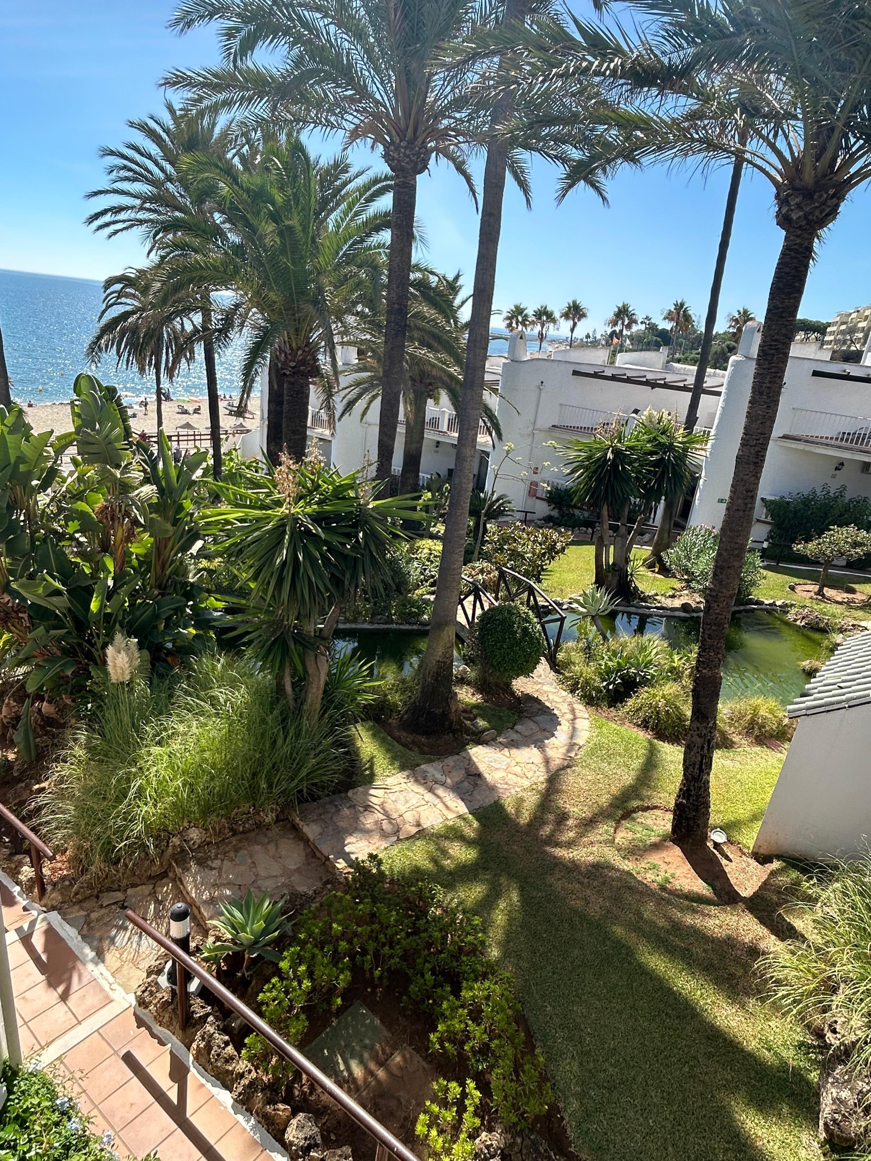 Utsikt fra terrassen vår i 2.etg.