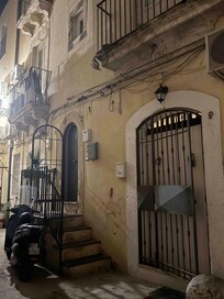 Alley entrance to stairs