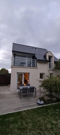 Haus vom Garten aus