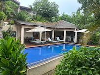 The pool and breakfast area