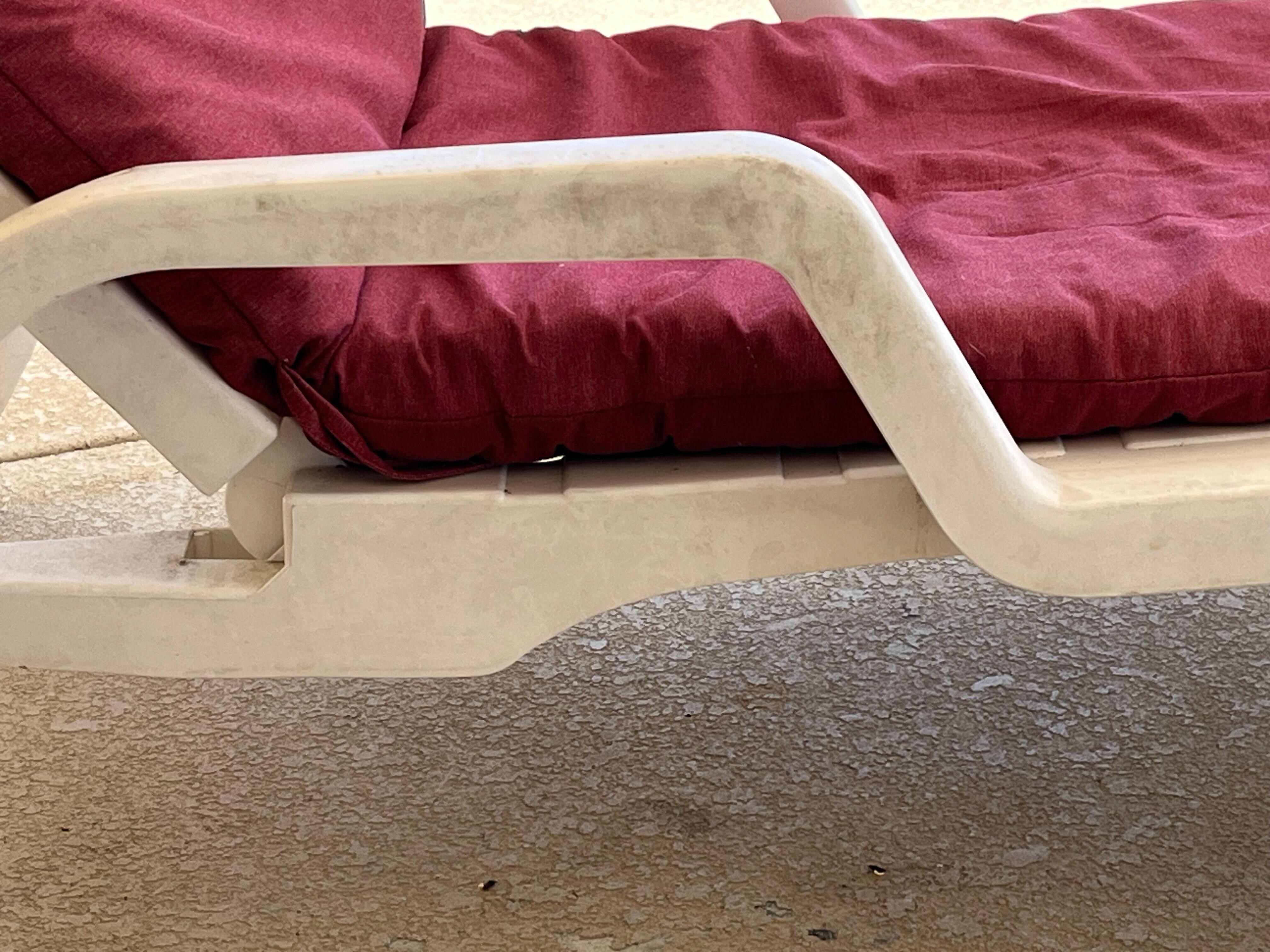 Liege im Poolbereich 