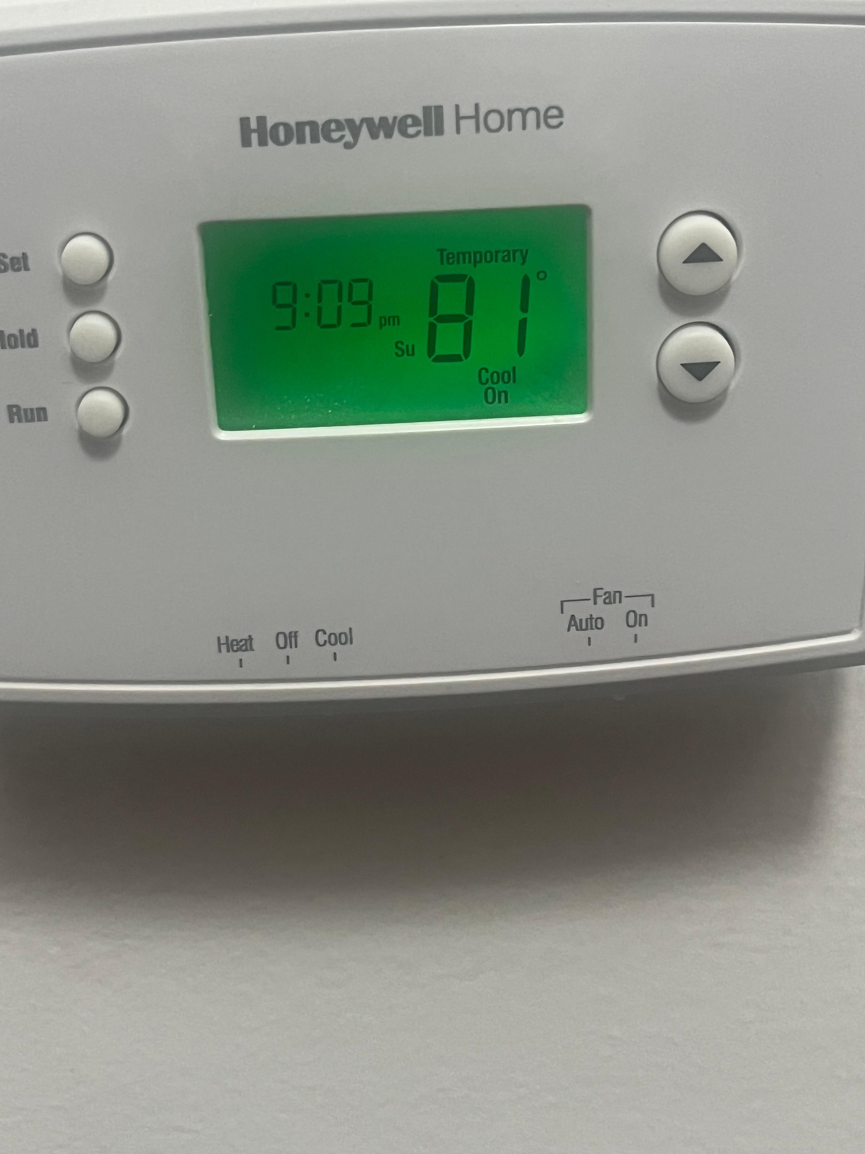 Temperature in the hall