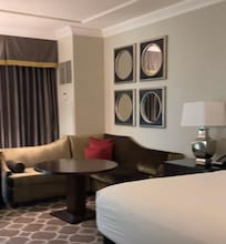 Room 5876. No smells, rug clean, okay view, two sinks, no extras.